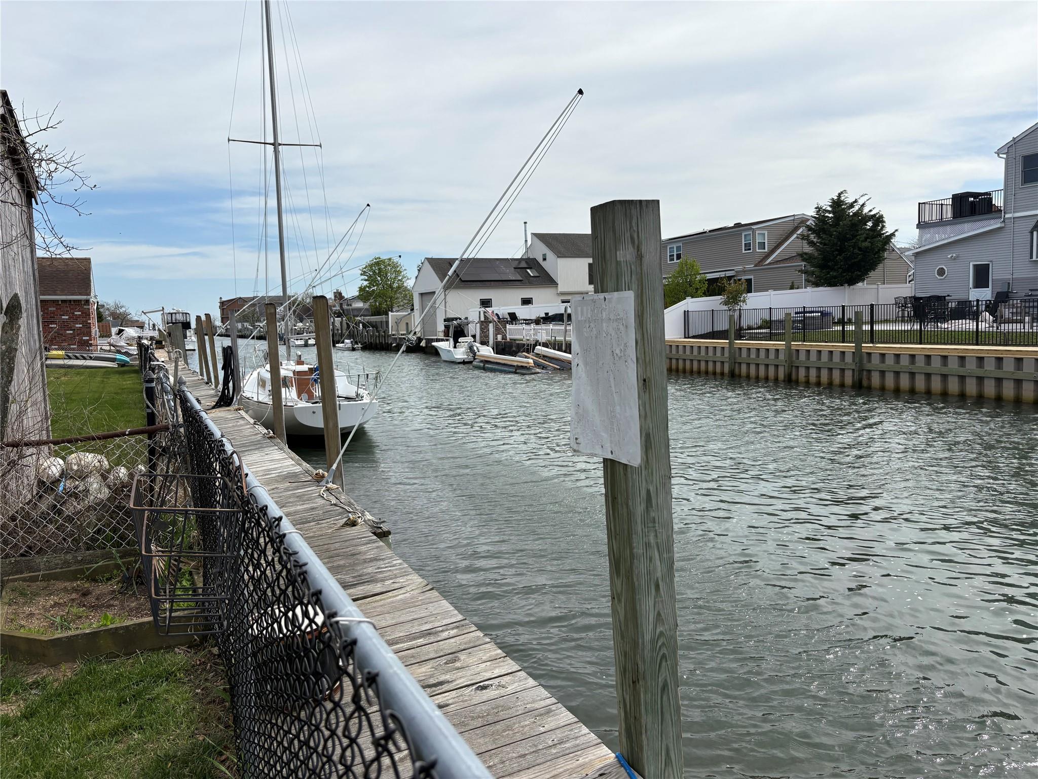 260 East Drive, Copiague, NY 11726