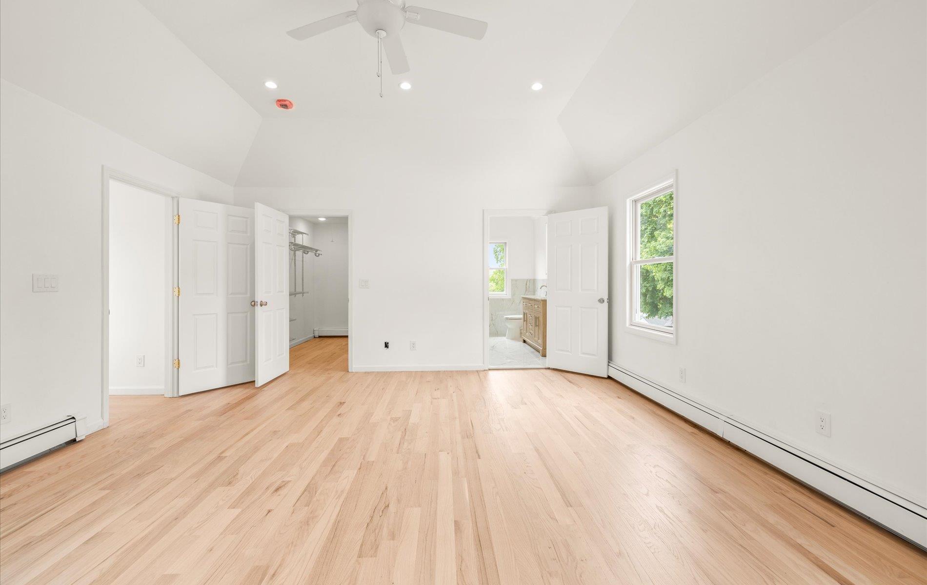 8 Maple Street, Glenwood Landing, NY 11547