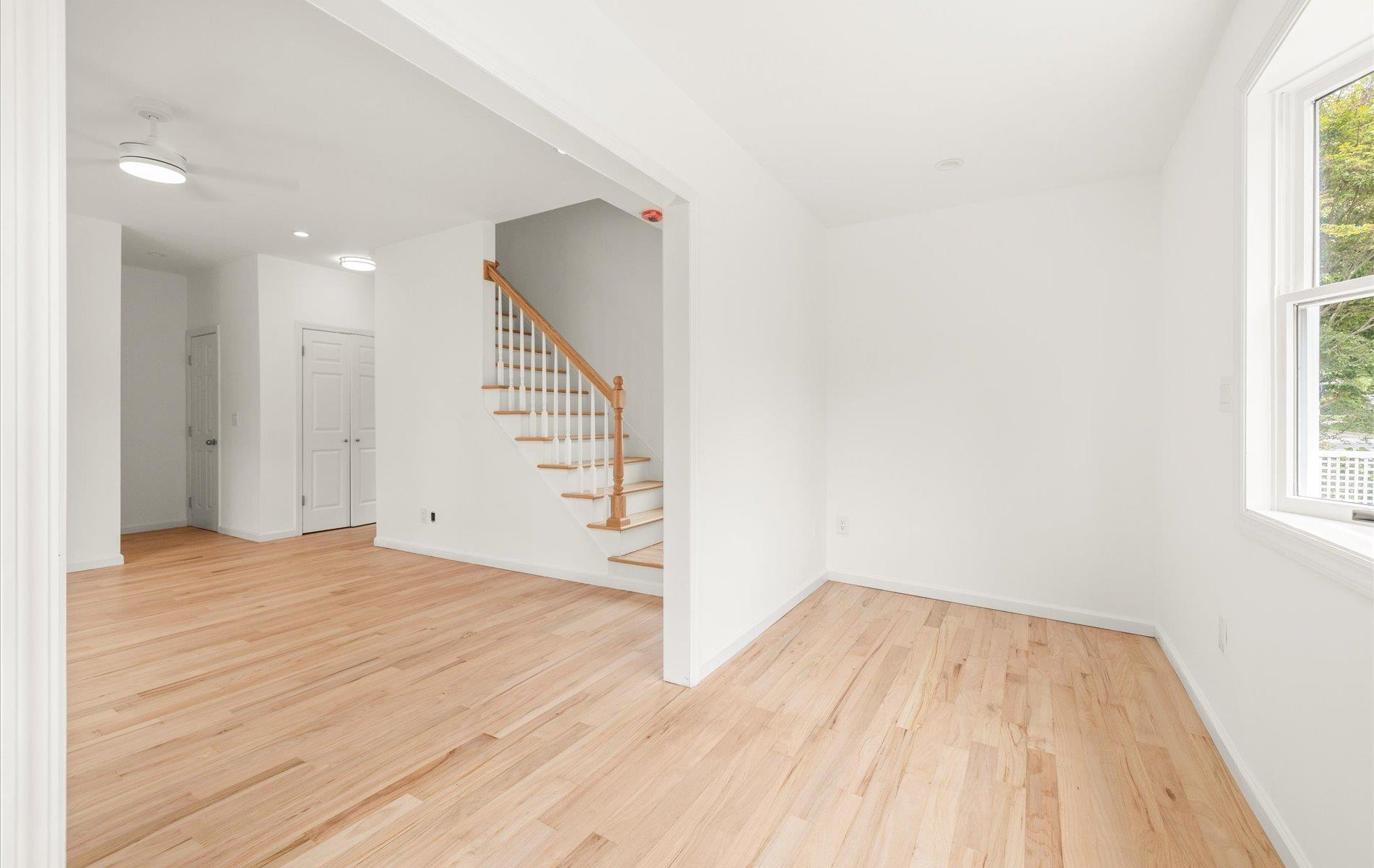 8 Maple Street, Glenwood Landing, NY 11547