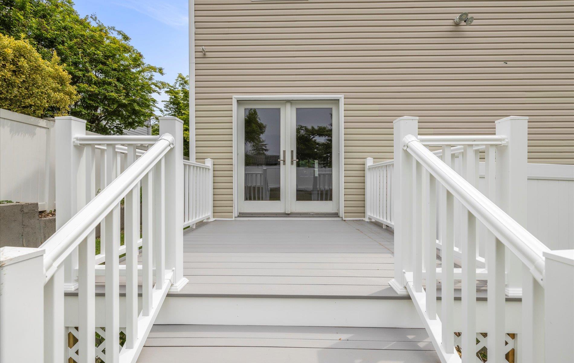 8 Maple Street, Glenwood Landing, NY 11547