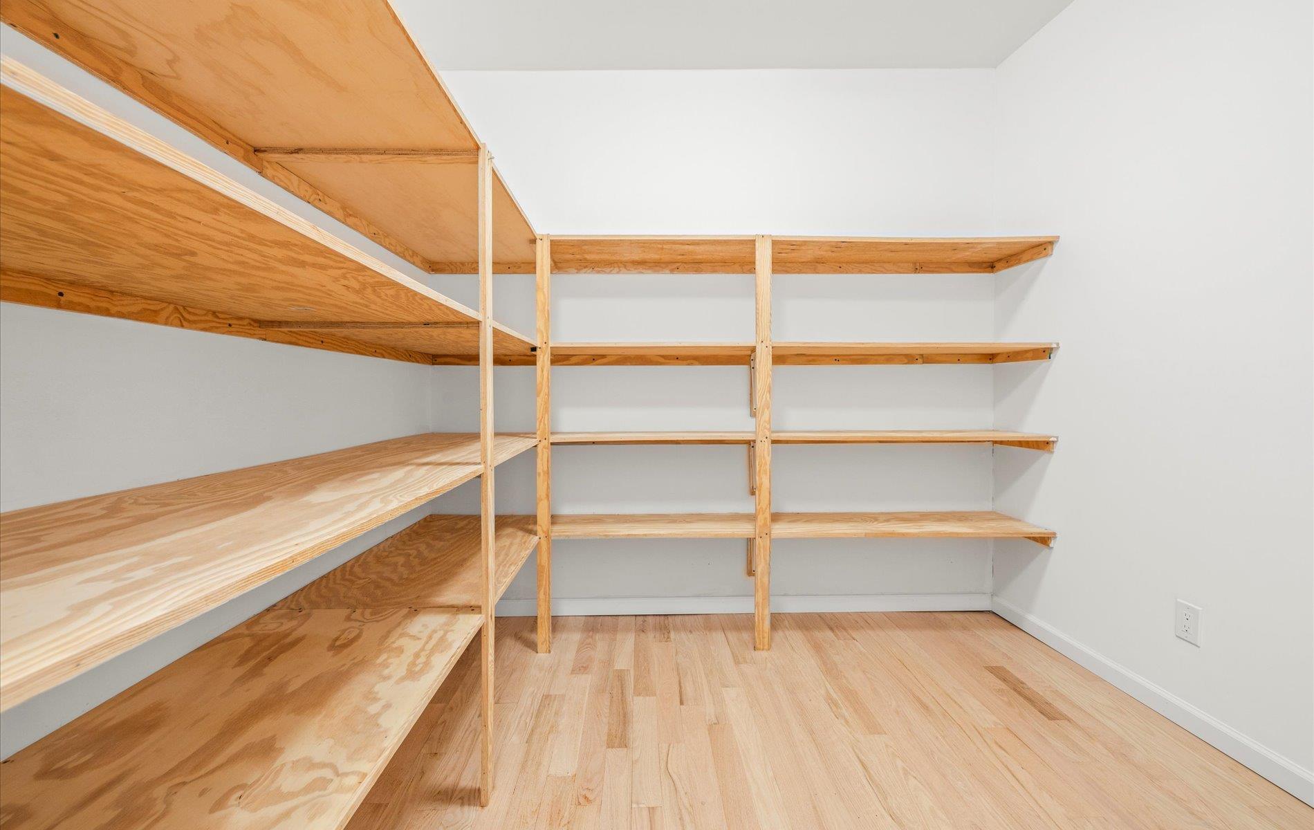 8 Maple Street, Glenwood Landing, NY 11547