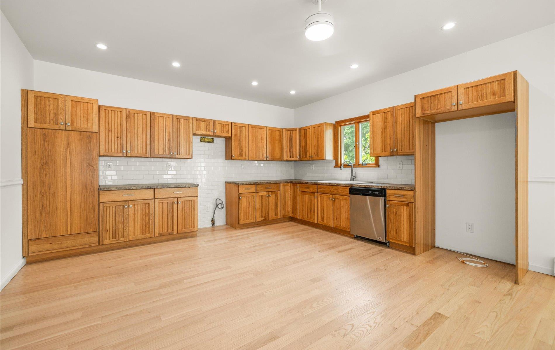 8 Maple Street, Glenwood Landing, NY 11547