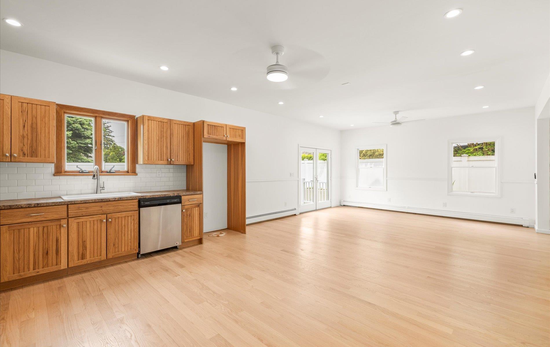 8 Maple Street, Glenwood Landing, NY 11547