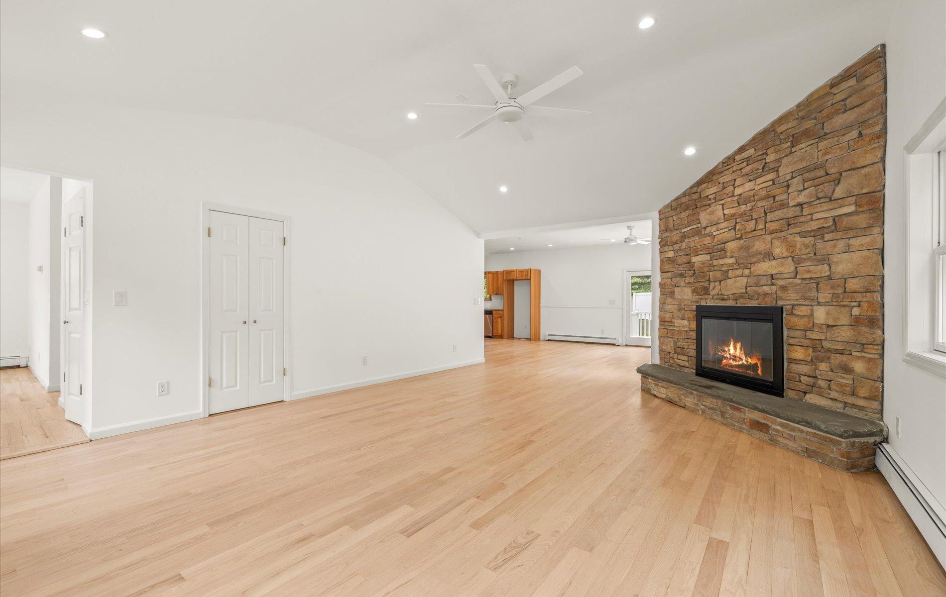 8 Maple Street, Glenwood Landing, NY 11547