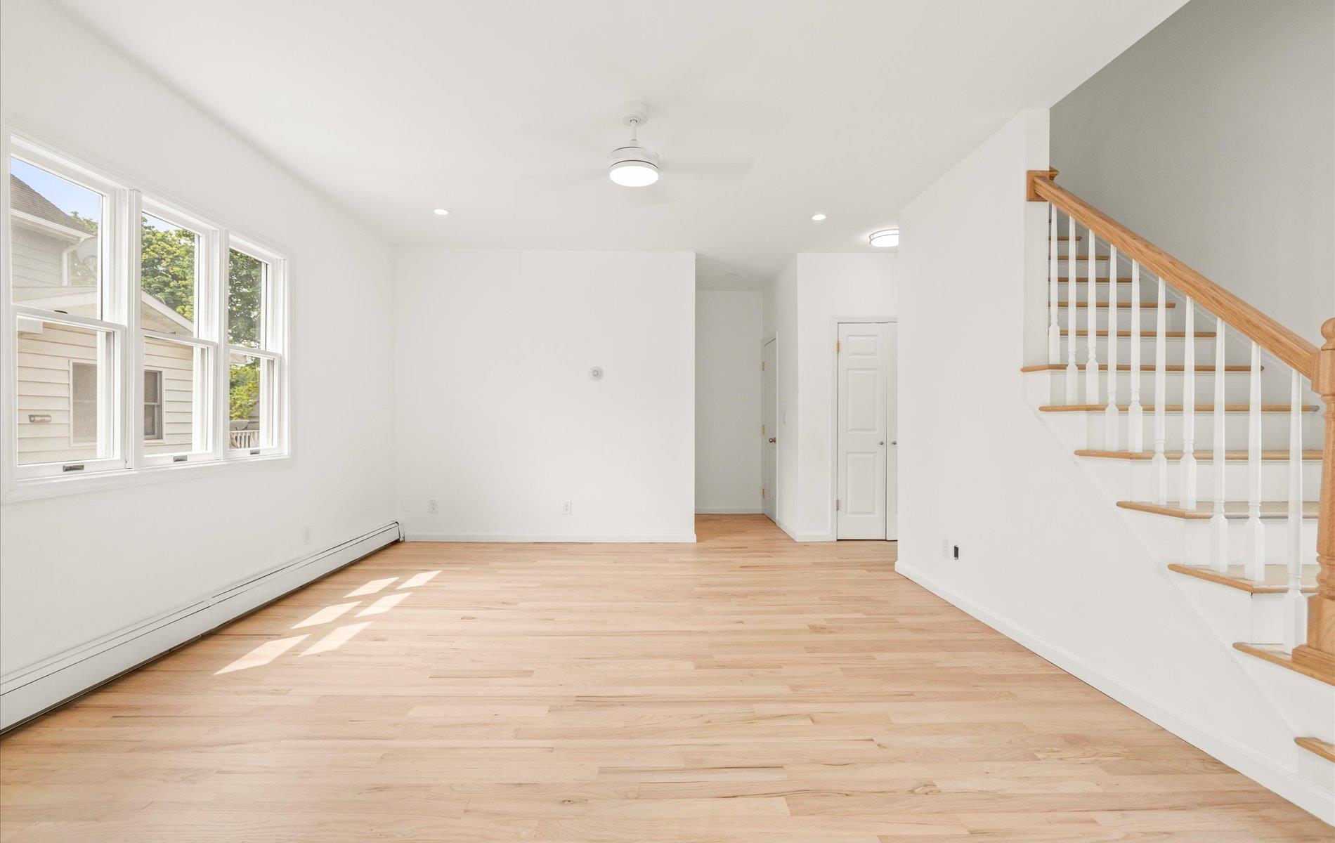 8 Maple Street, Glenwood Landing, NY 11547