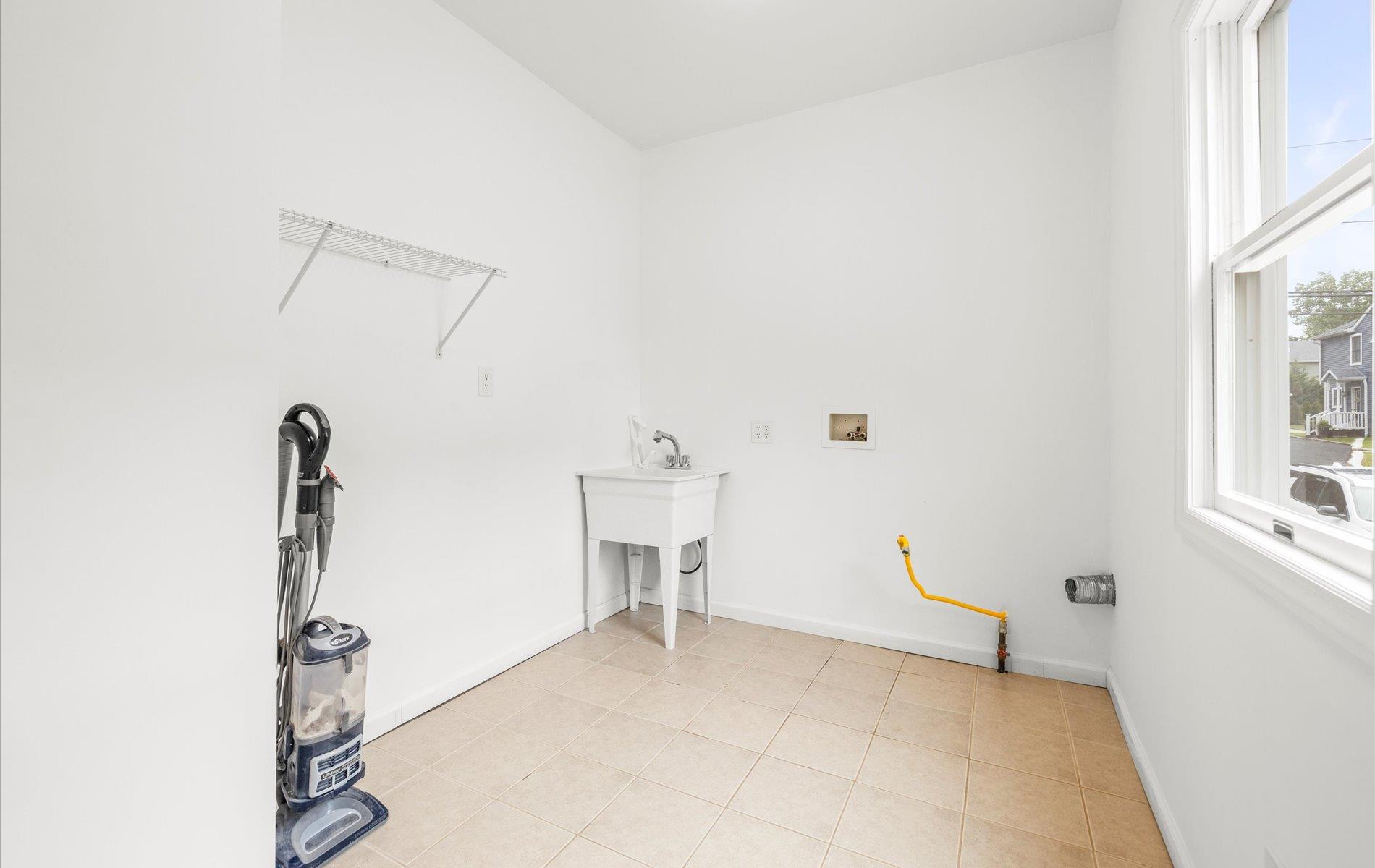 8 Maple Street, Glenwood Landing, NY 11547