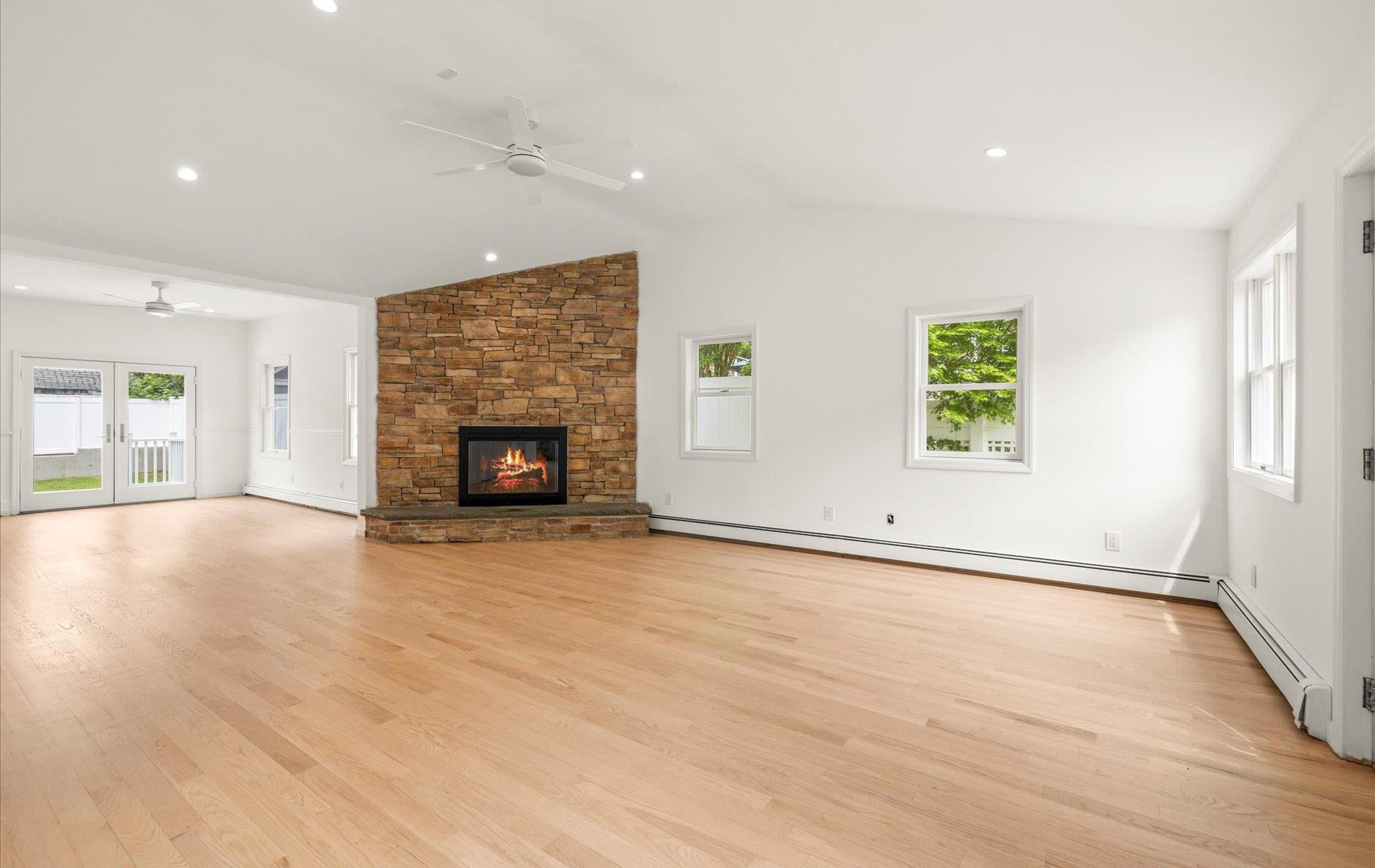 8 Maple Street, Glenwood Landing, NY 11547