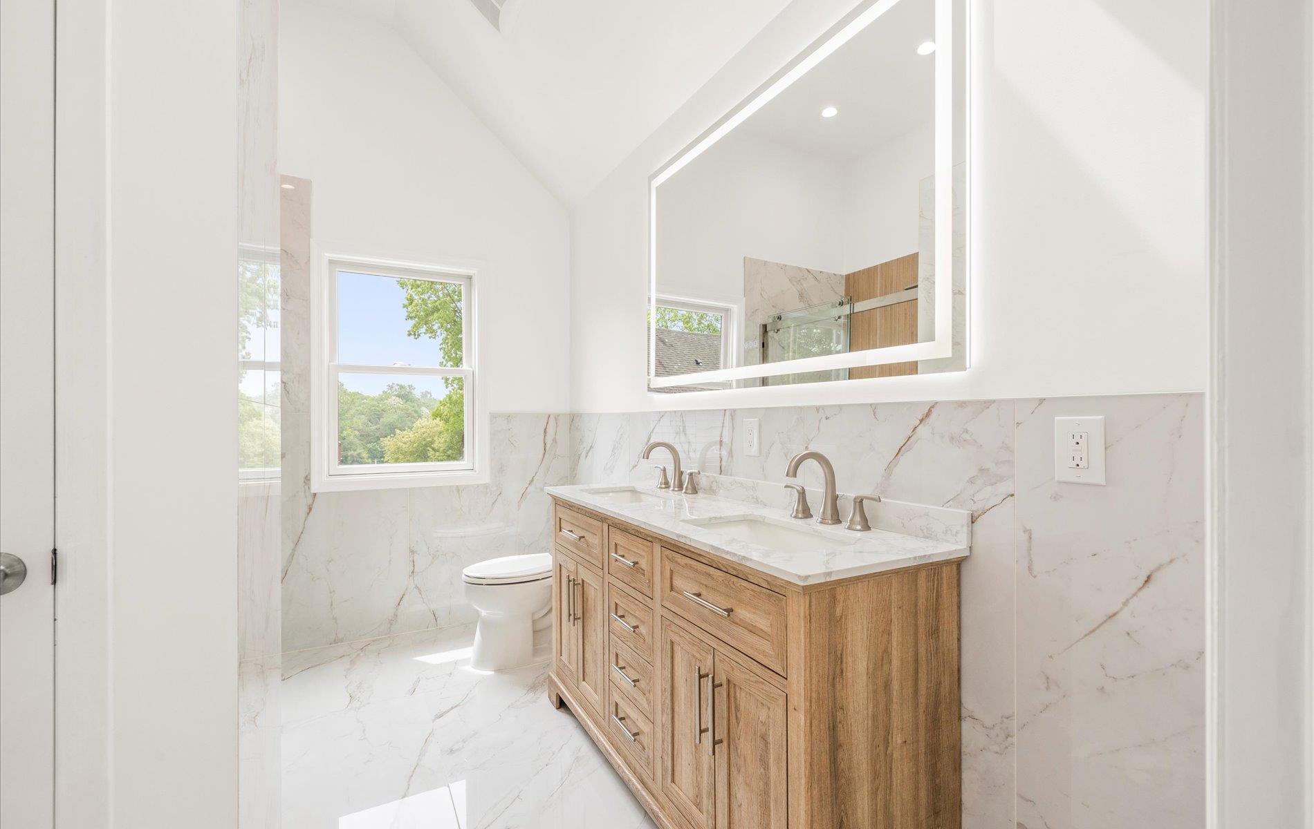 8 Maple Street, Glenwood Landing, NY 11547