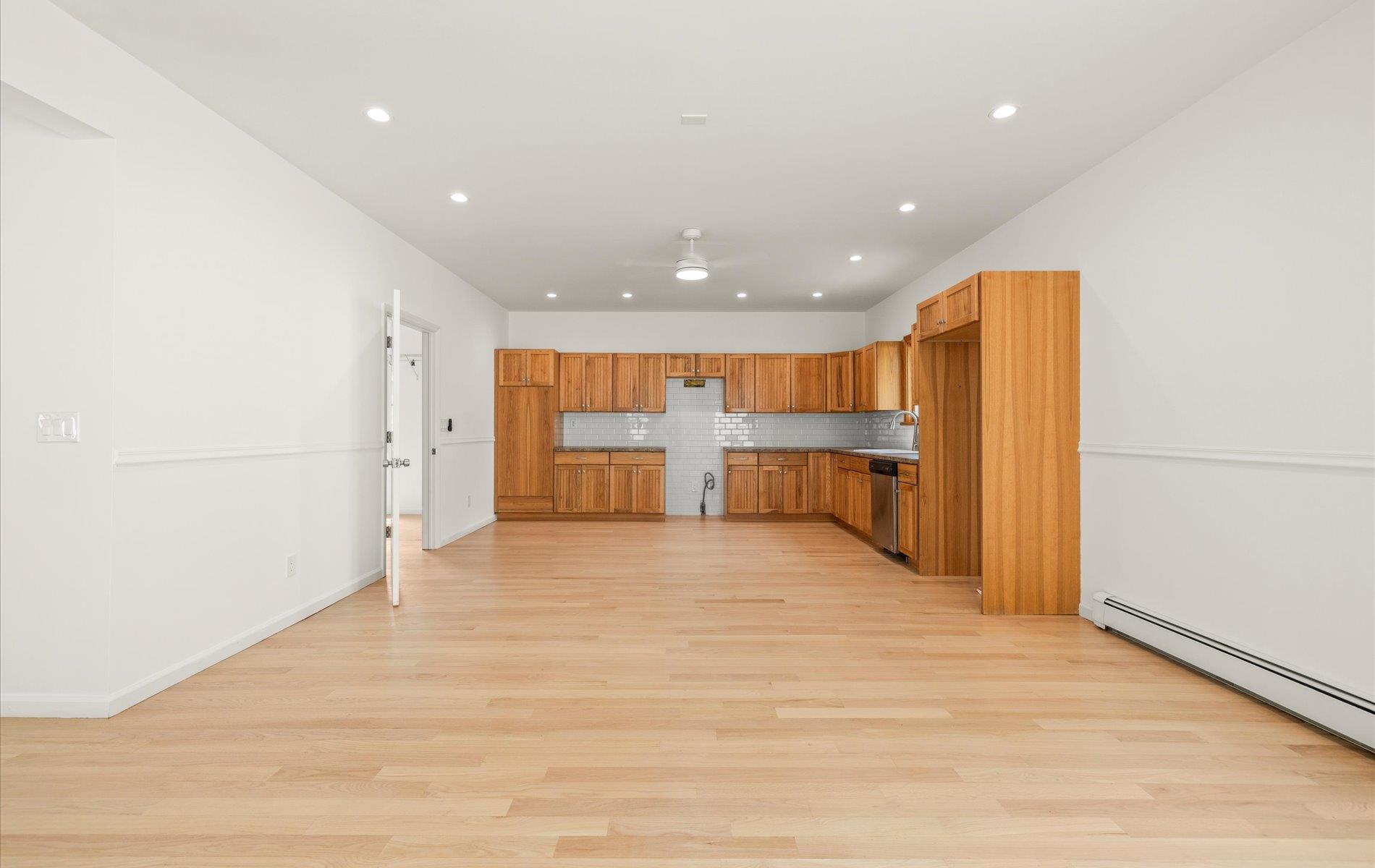 8 Maple Street, Glenwood Landing, NY 11547