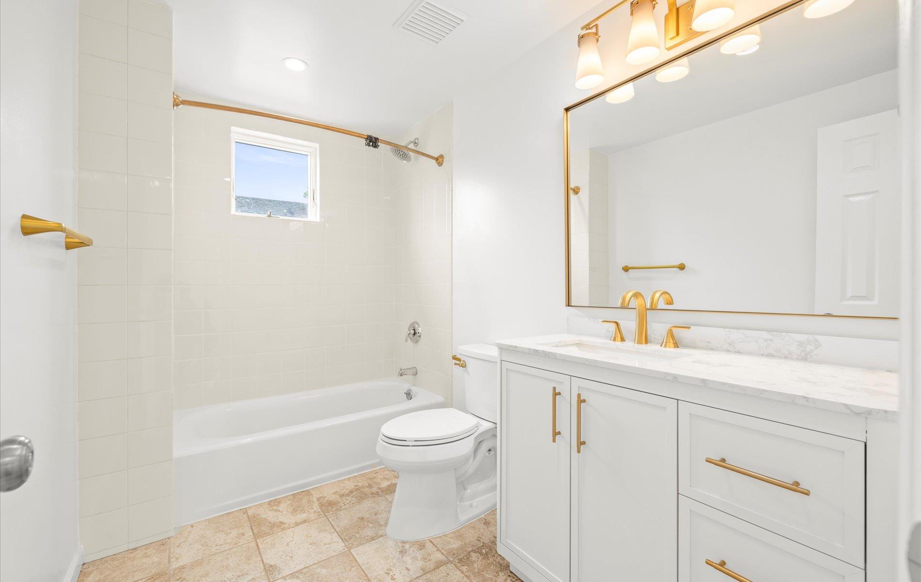 8 Maple Street, Glenwood Landing, NY 11547