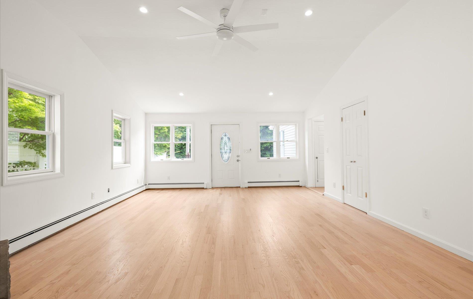 8 Maple Street, Glenwood Landing, NY 11547