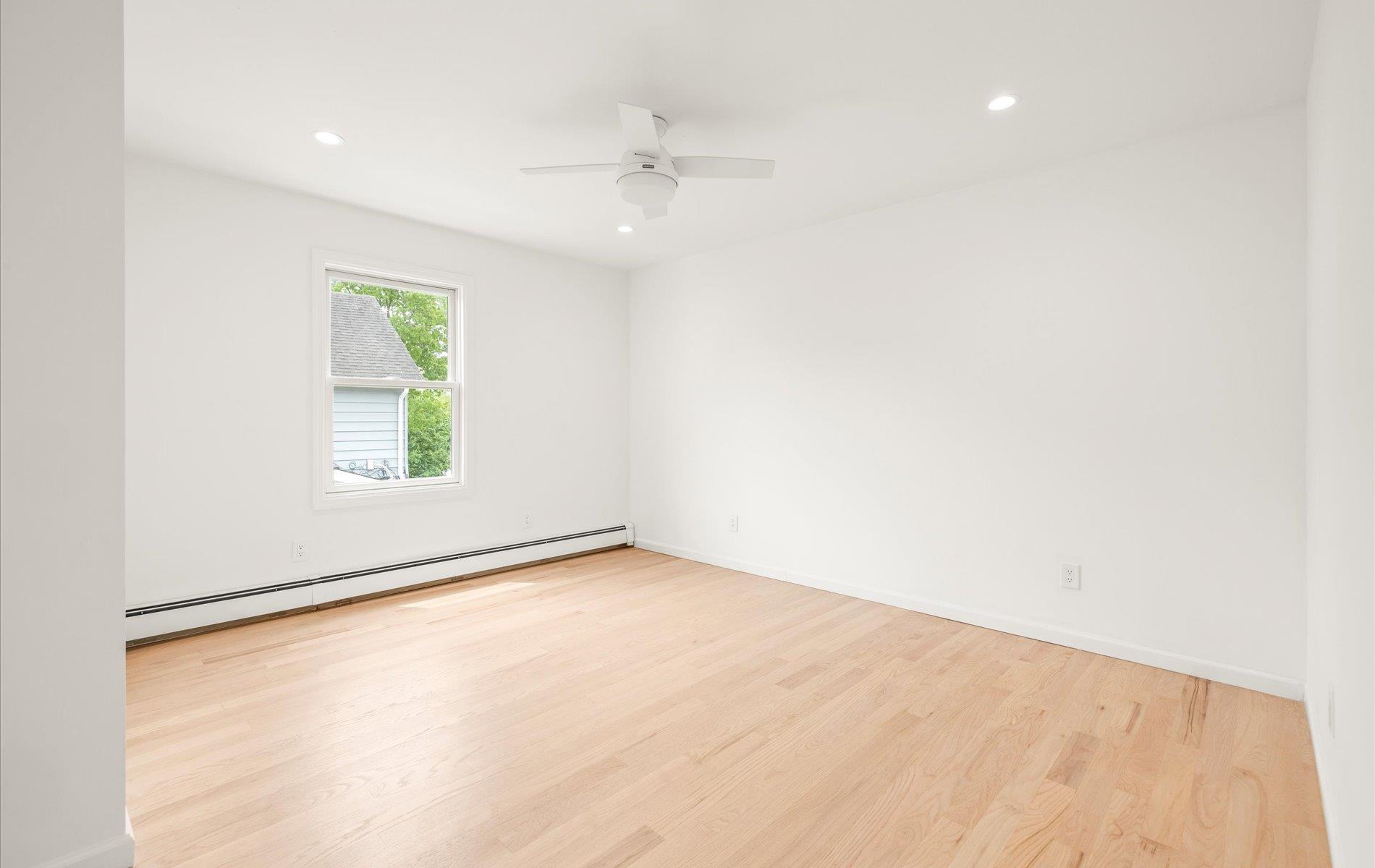 8 Maple Street, Glenwood Landing, NY 11547