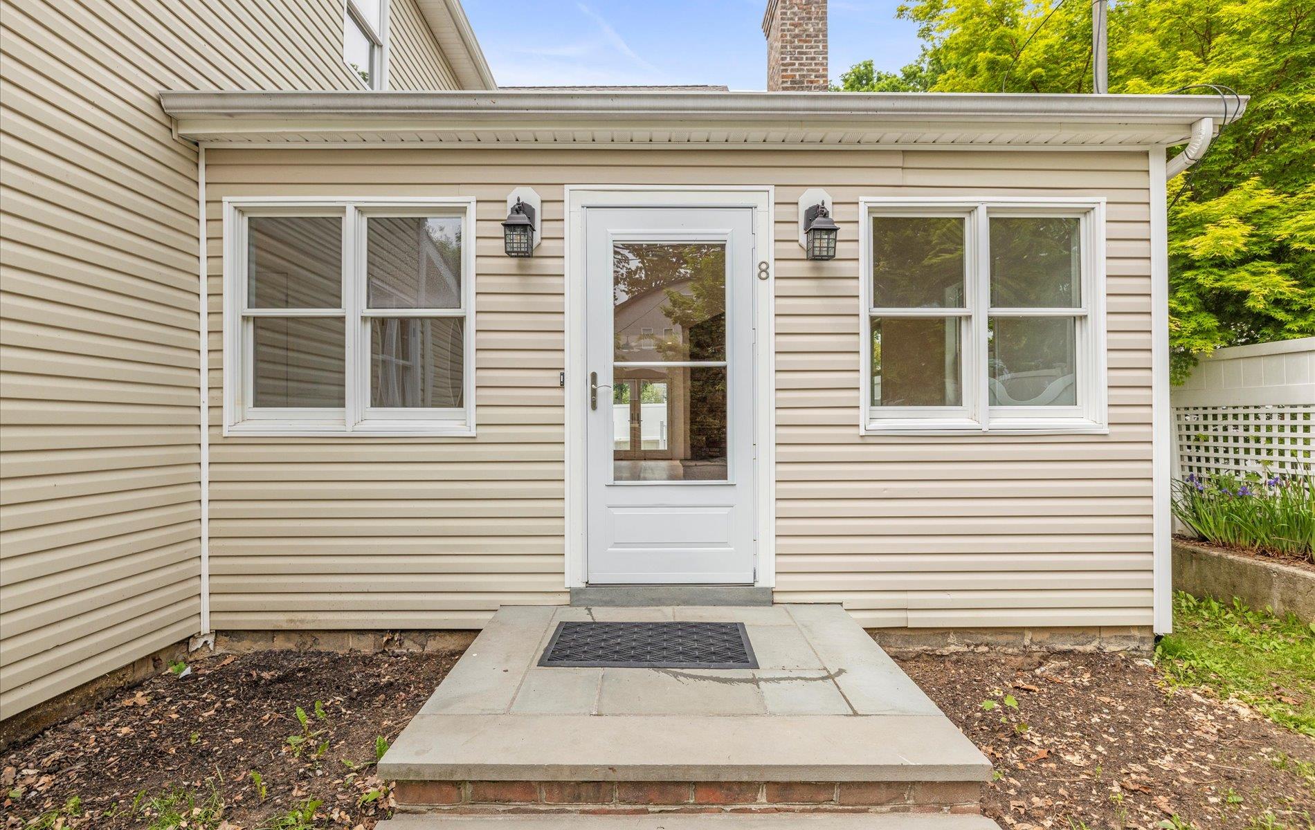 8 Maple Street, Glenwood Landing, NY 11547