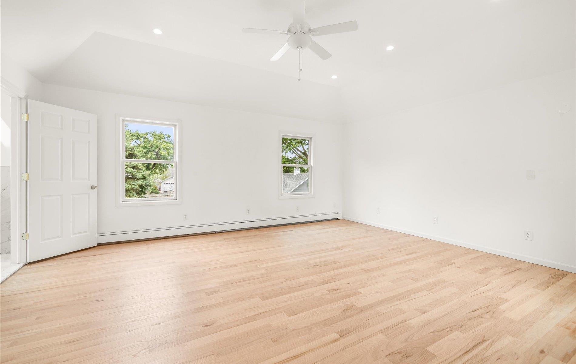 8 Maple Street, Glenwood Landing, NY 11547