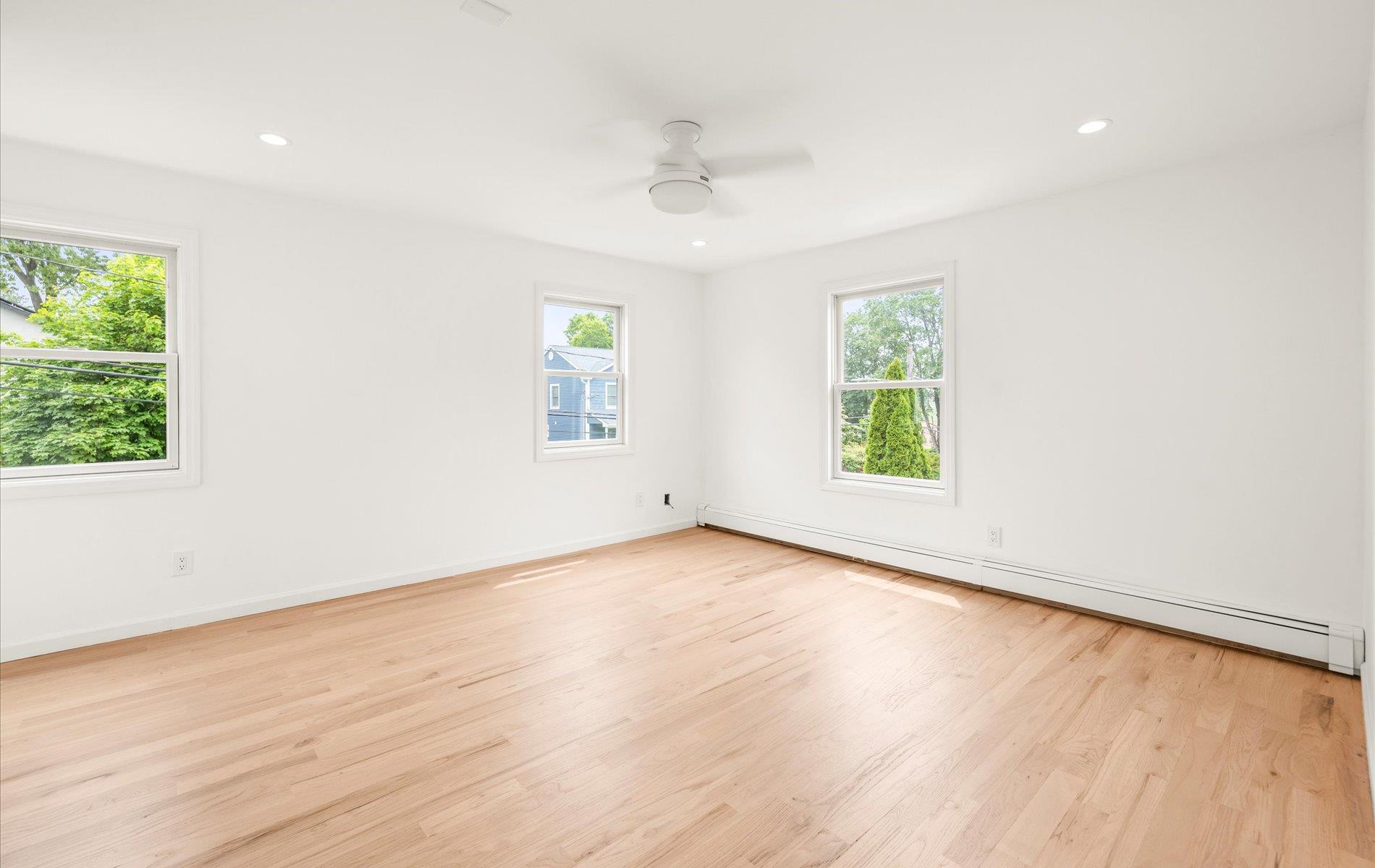 8 Maple Street, Glenwood Landing, NY 11547