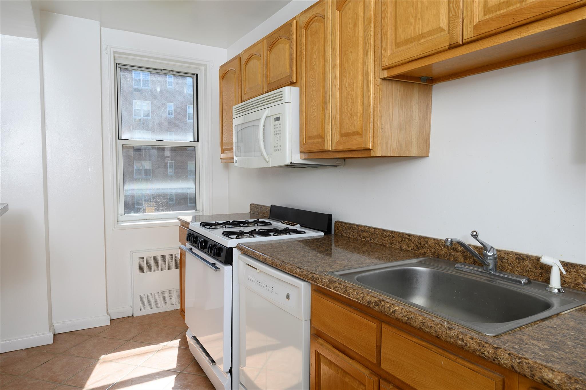 4 Sadore Lane # 3M, Yonkers, NY 10710