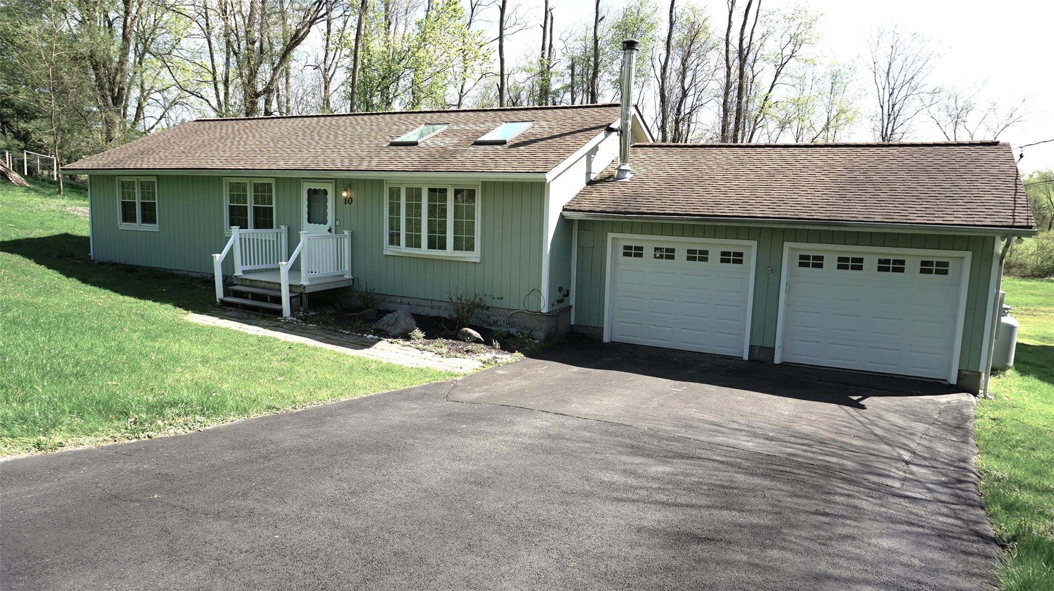 10 Aspinwall Road, Red Hook, NY 12571