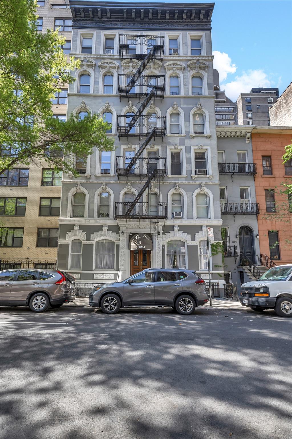 324 E 50th Street # 4D, New York (Manhattan), NY 10022