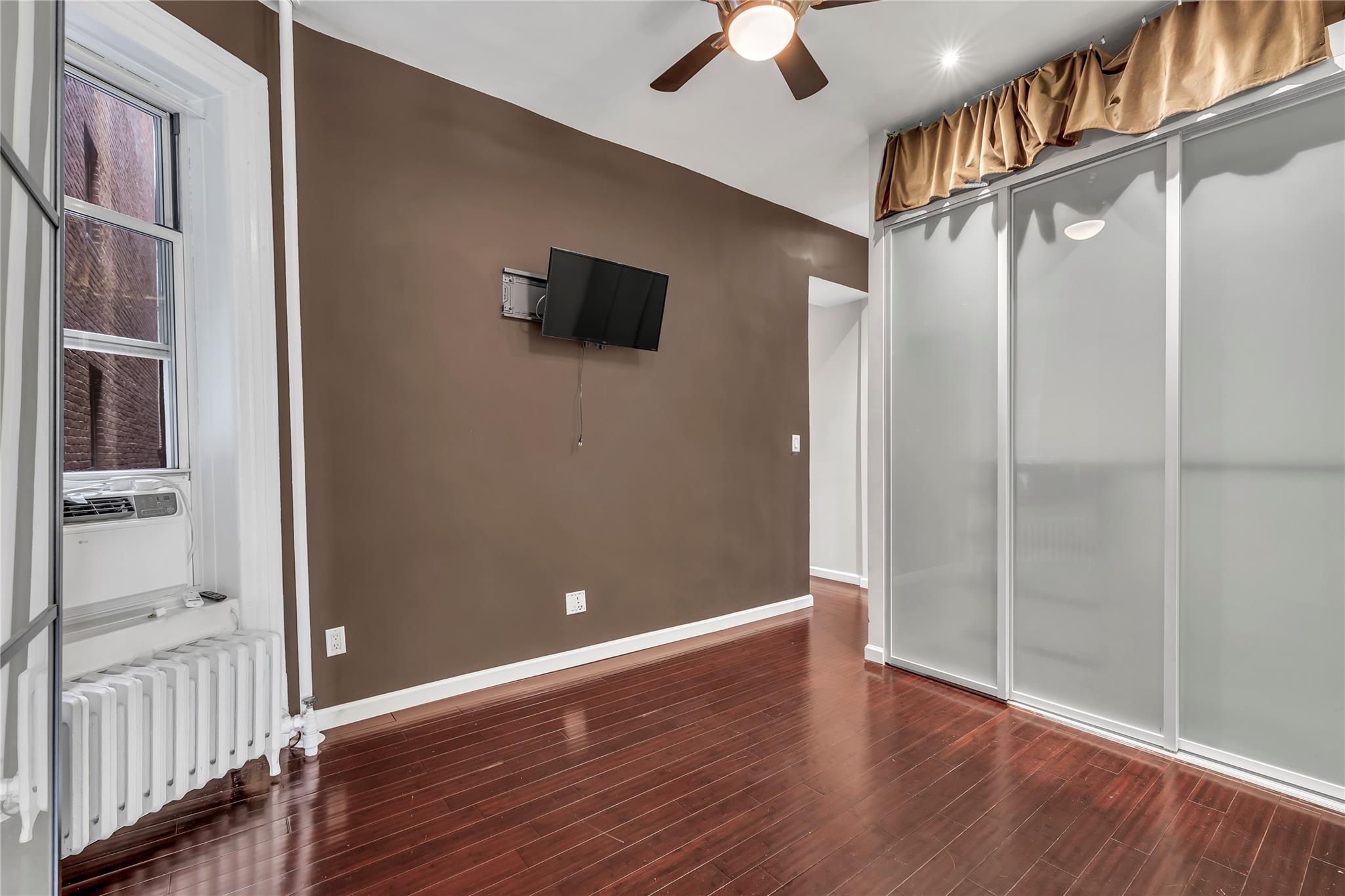 324 E 50th Street # 4D, New York (Manhattan), NY 10022
