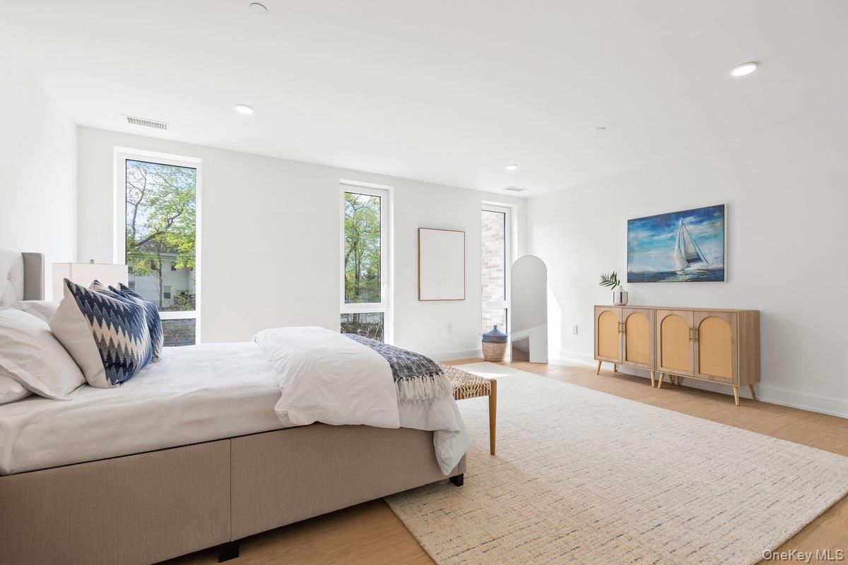 33 Calvert Street # TH14, Harrison, NY 10528