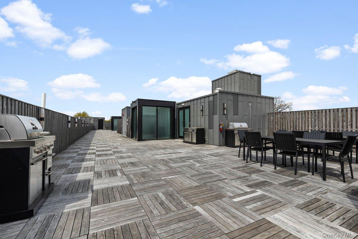 33 Calvert Street # TH11, Harrison, NY 10528