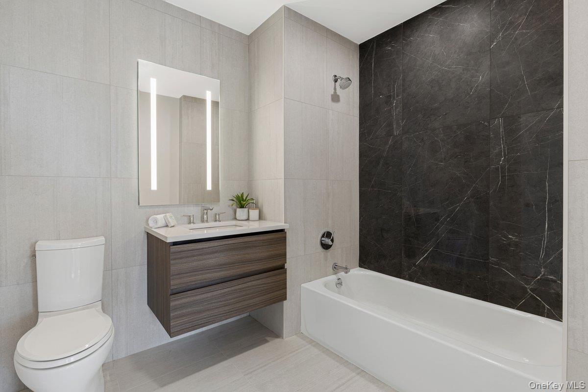 33 Calvert Street # TH11, Harrison, NY 10528