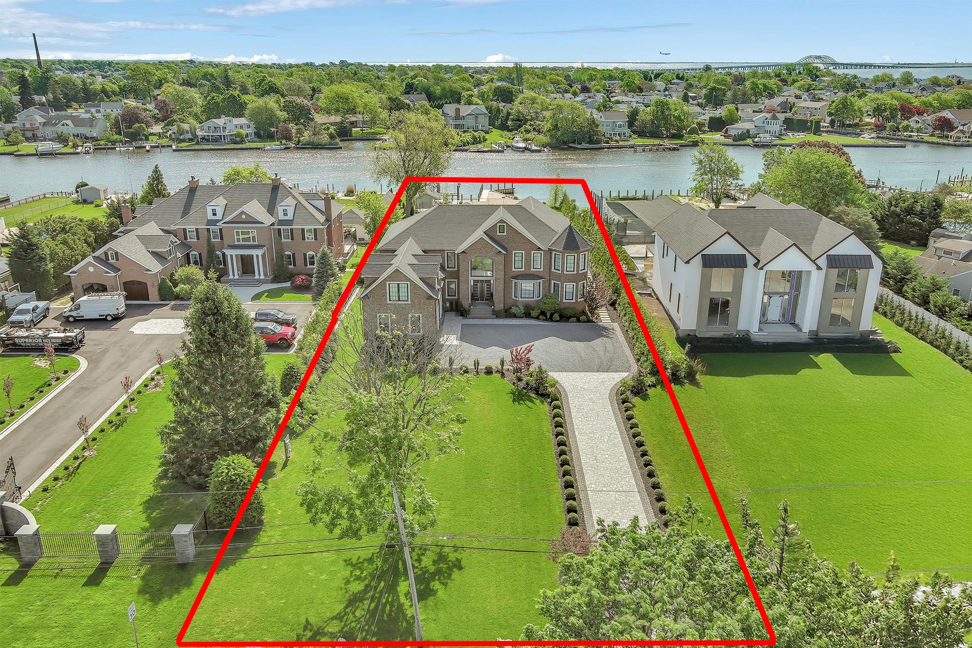 185 Willetts Lane, West Islip, NY 11795