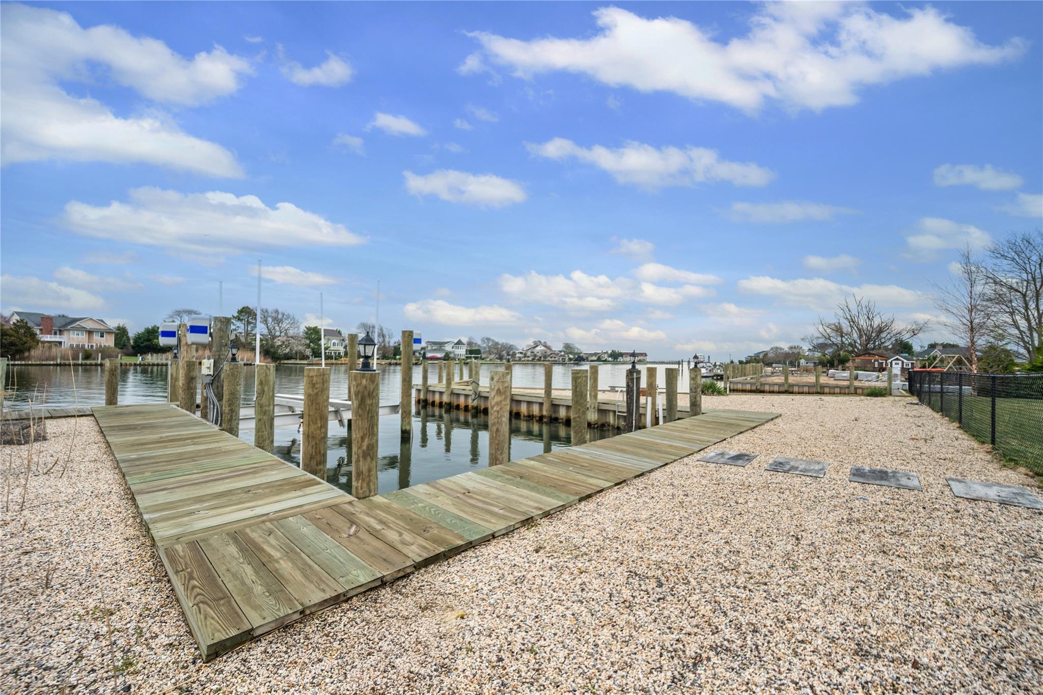 185 Willetts Lane, West Islip, NY 11795