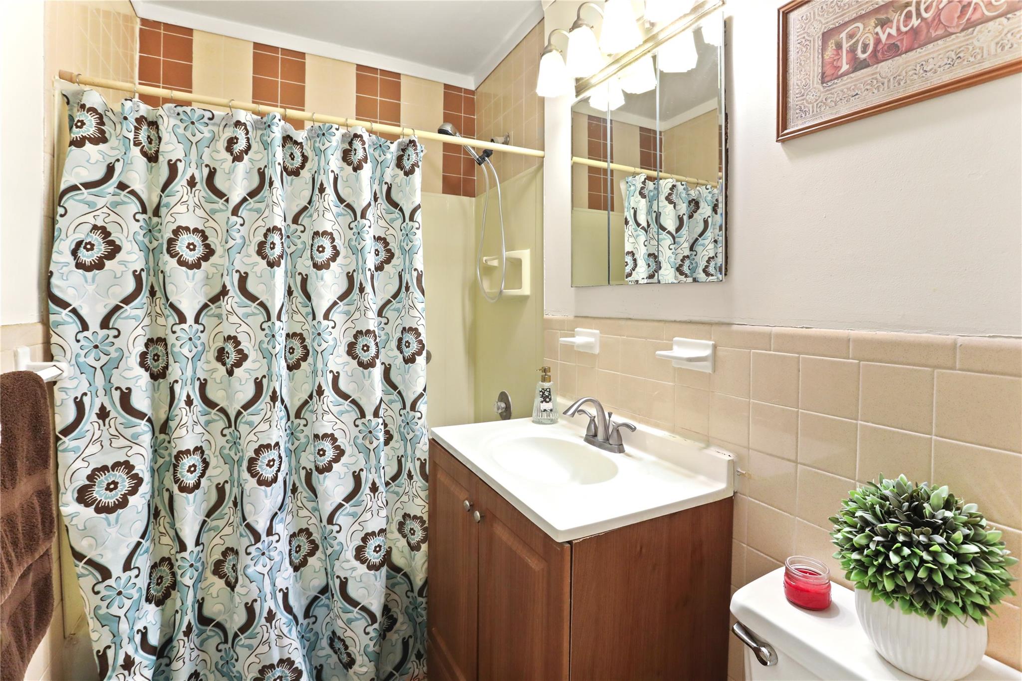 7 Glen Hollow Drive # B45, Holtsville, NY 11742