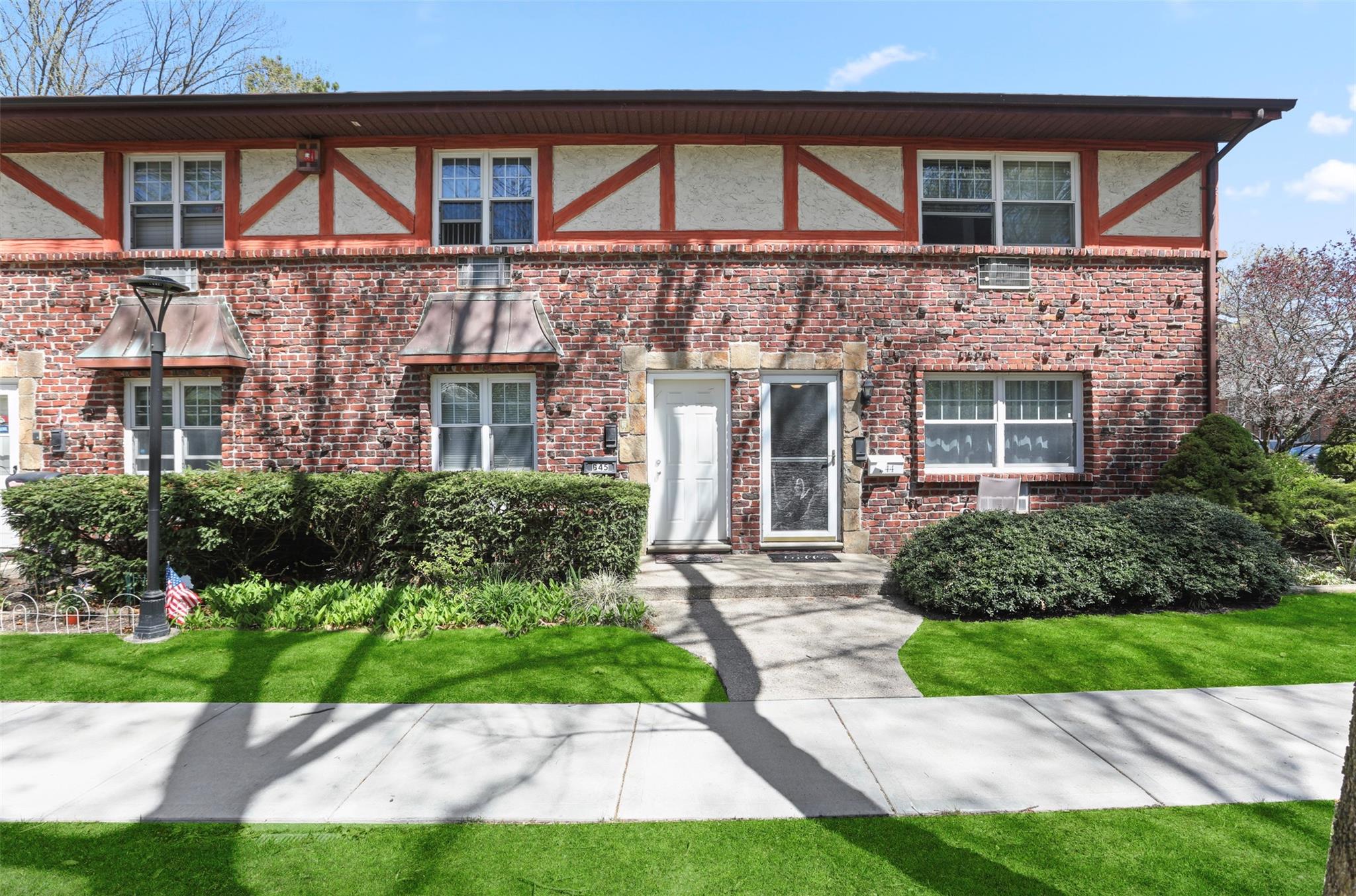 7 Glen Hollow Drive # B45, Holtsville, NY 11742