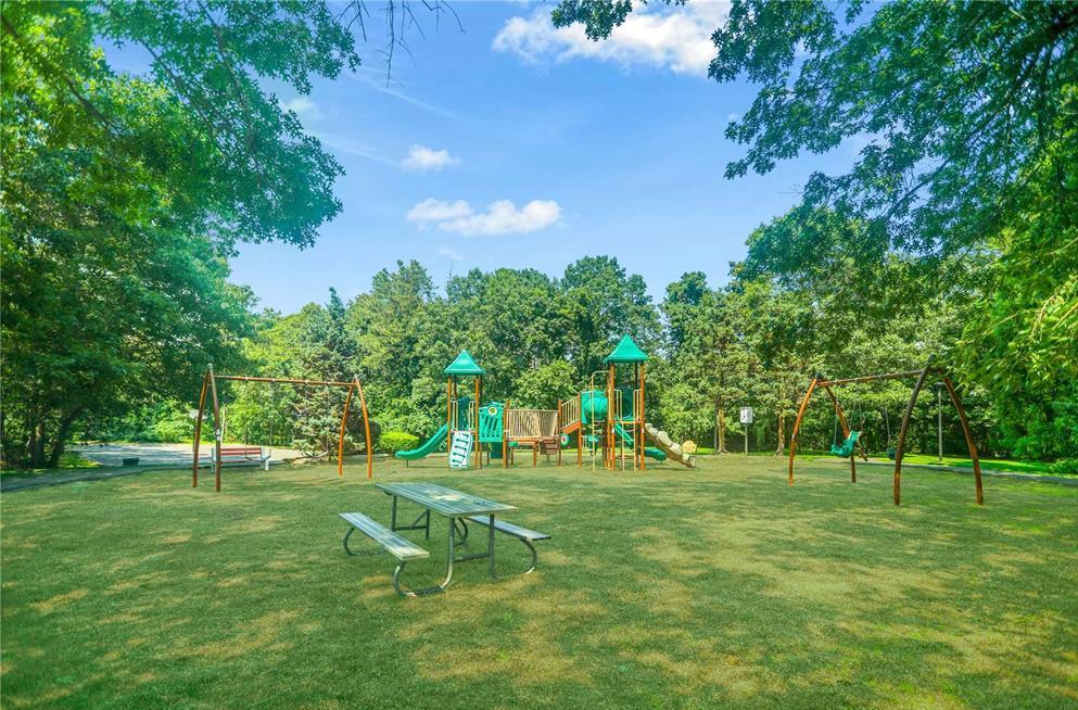 7 Glen Hollow Drive # B45, Holtsville, NY 11742