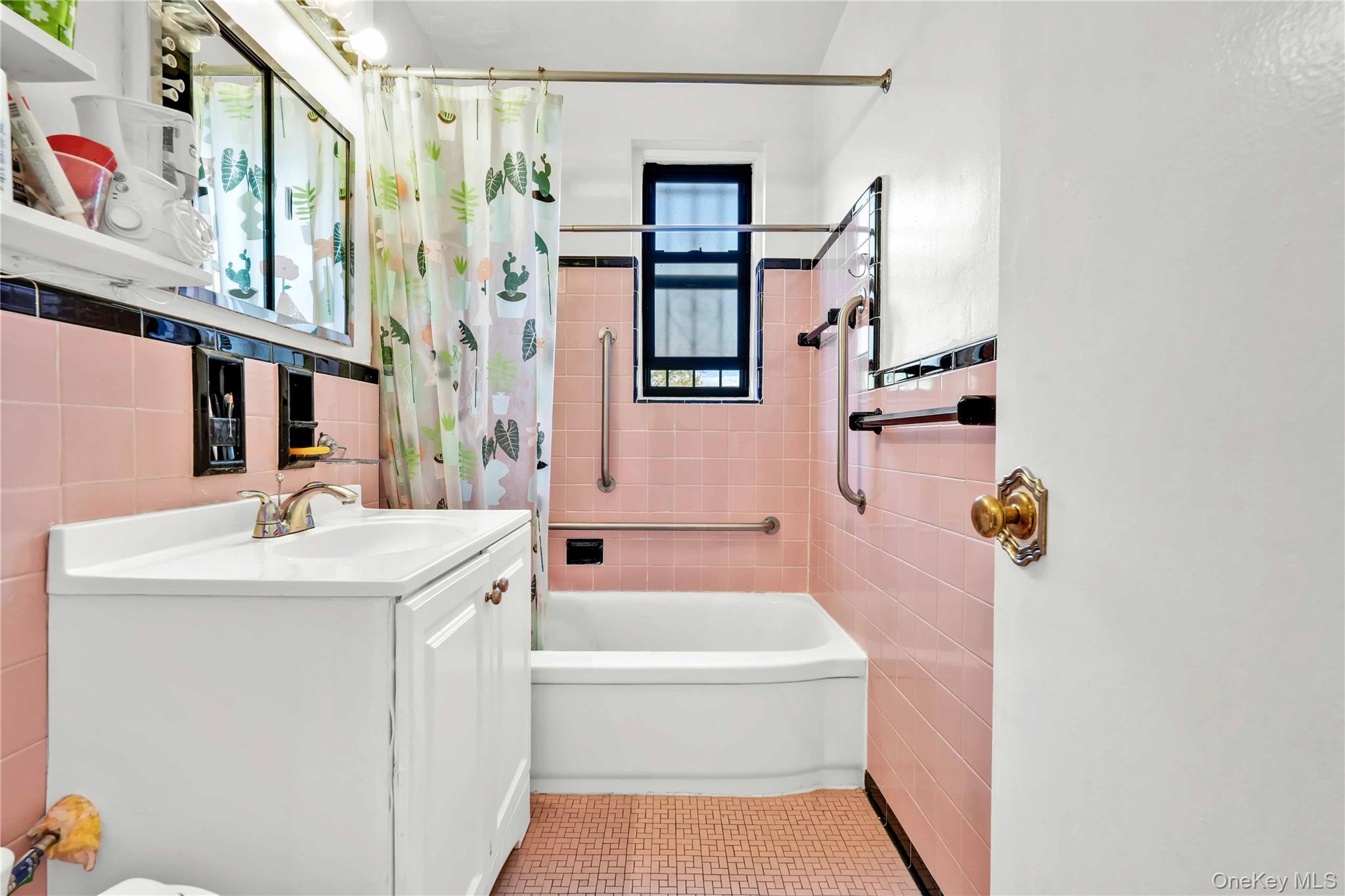 142-21 26th Ave # 1D, Flushing, NY 11354