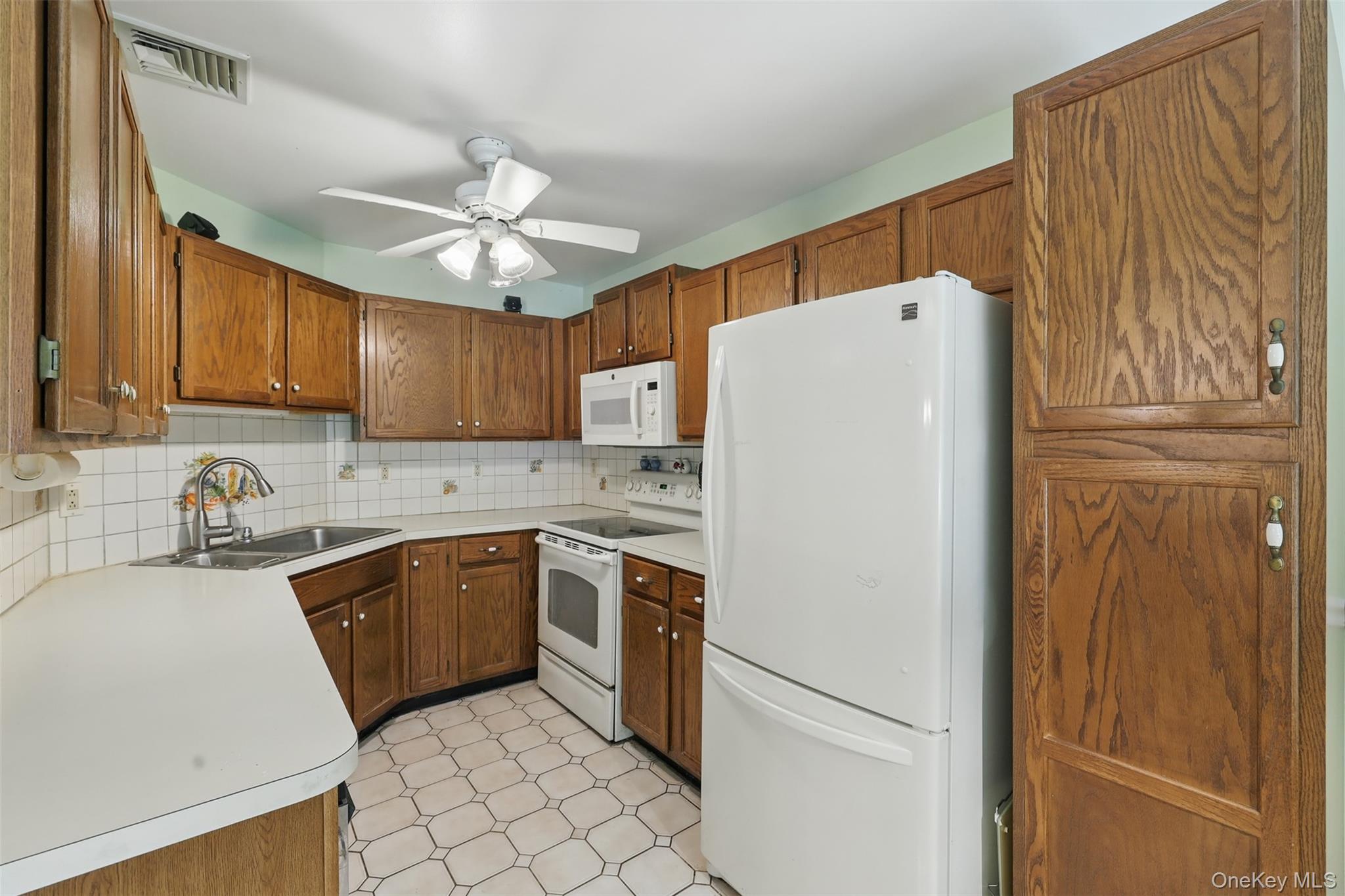 21 Lamplight Street, Beacon, NY 12508