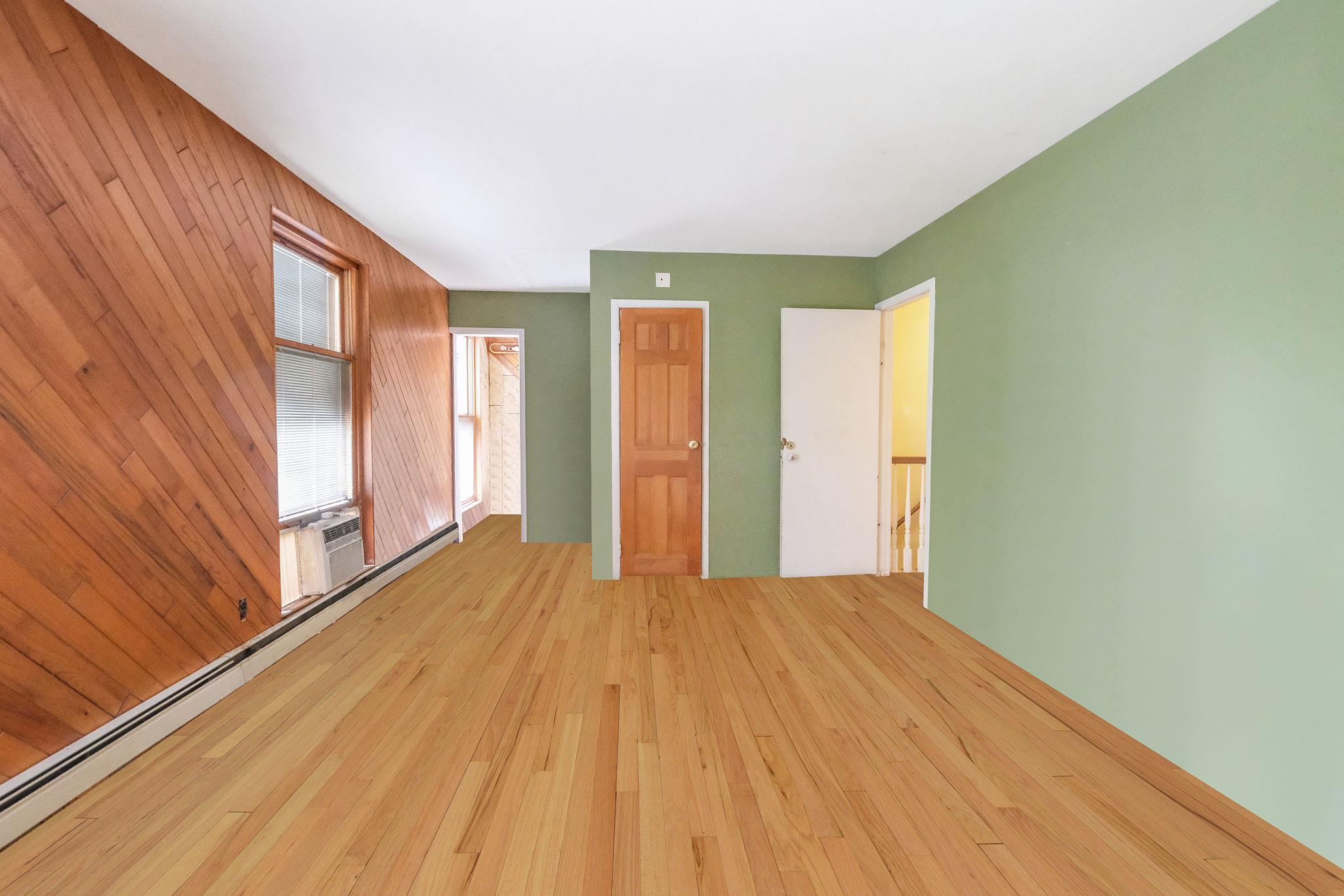 25 Adrienne Lane, Hauppauge, NY 11788