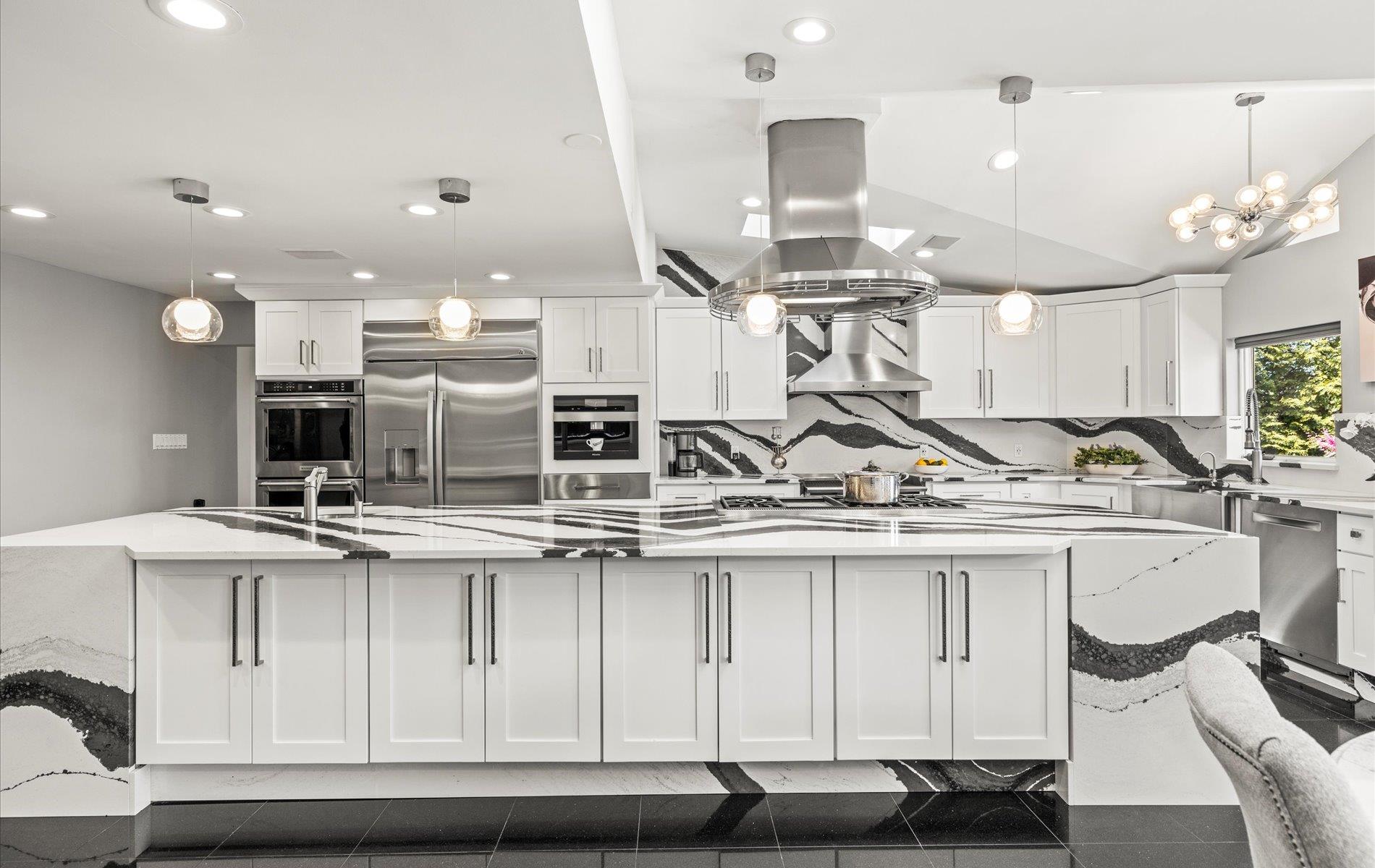 5 Glen Hill Court, Dix Hills, NY 11746