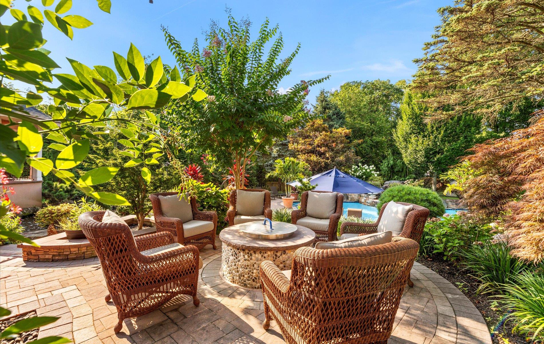 5 Glen Hill Court, Dix Hills, NY 11746