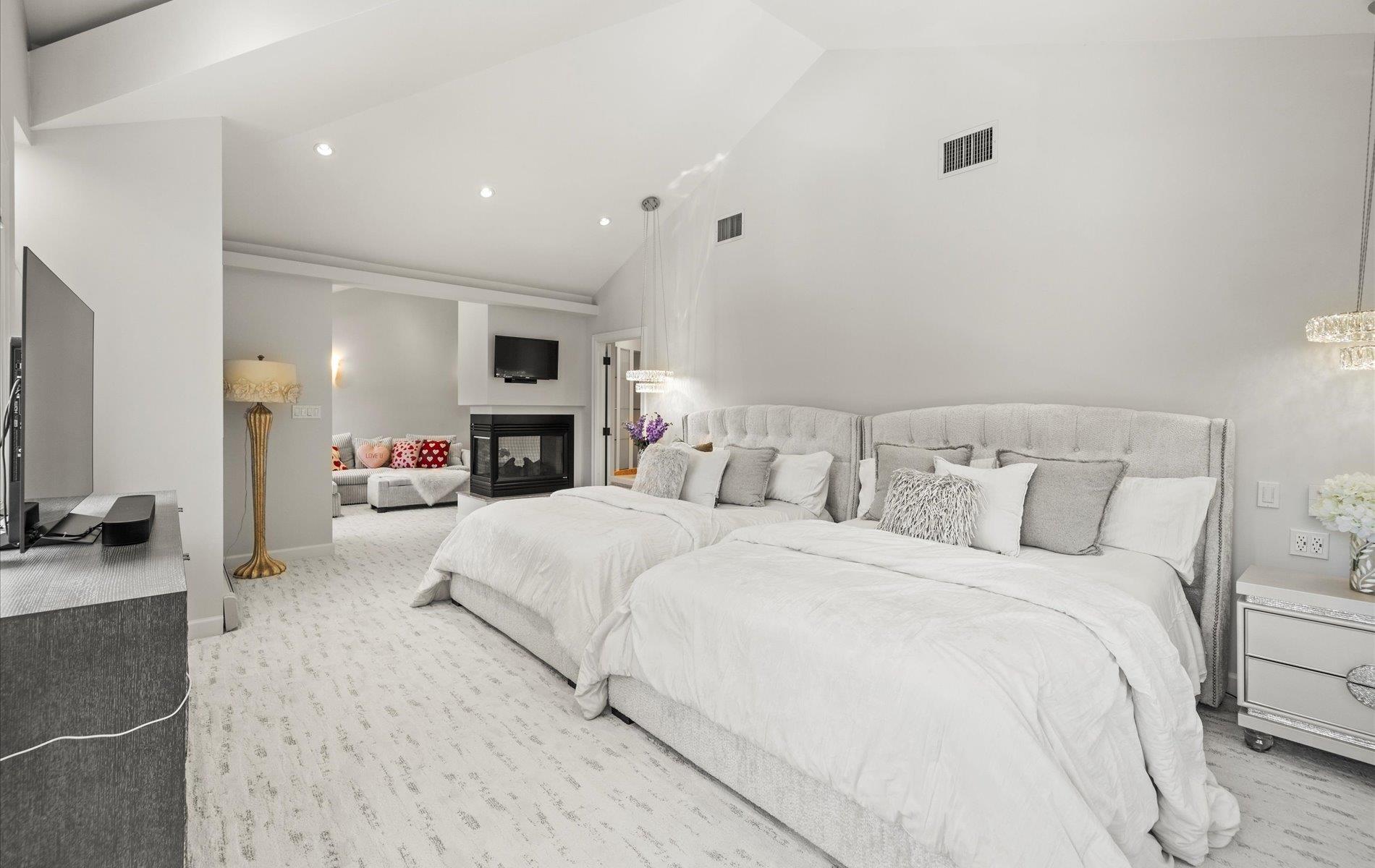 5 Glen Hill Court, Dix Hills, NY 11746