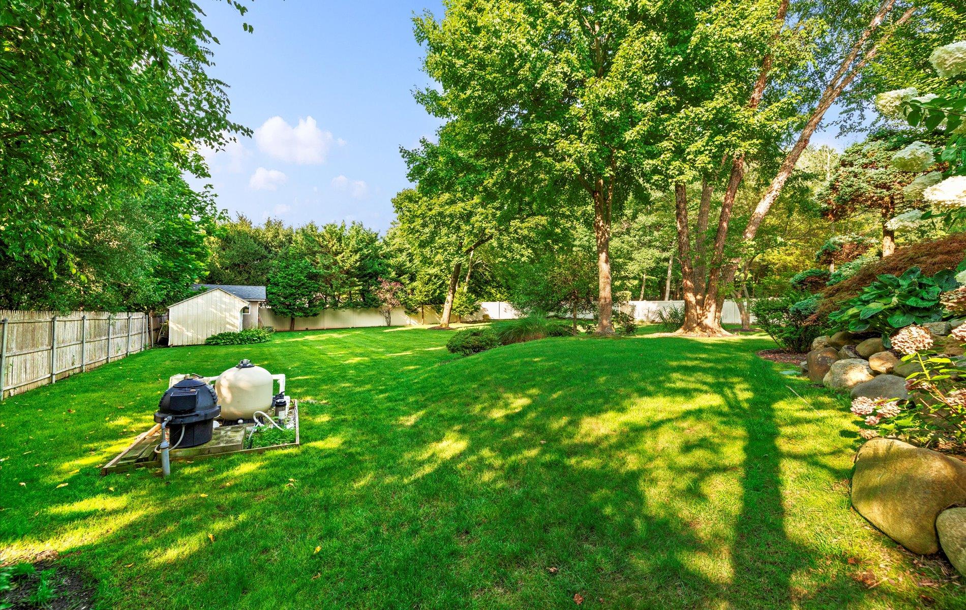 5 Glen Hill Court, Dix Hills, NY 11746