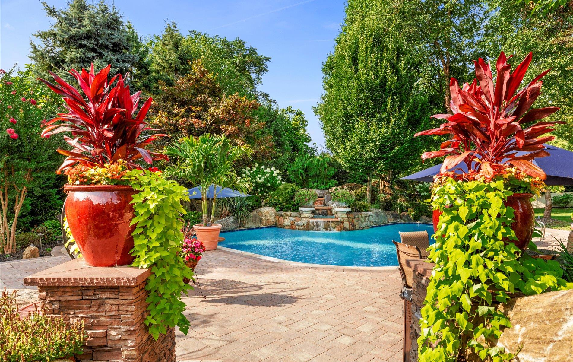 5 Glen Hill Court, Dix Hills, NY 11746