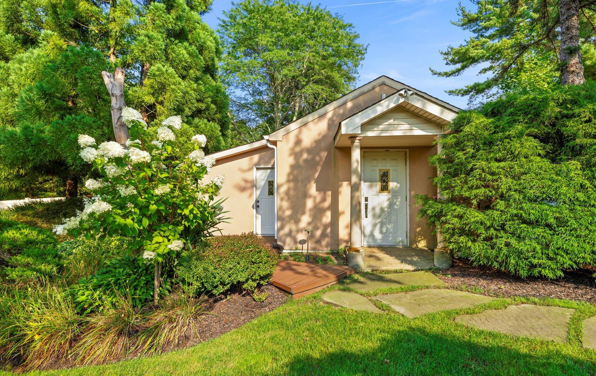 5 Glen Hill Court, Dix Hills, NY 11746