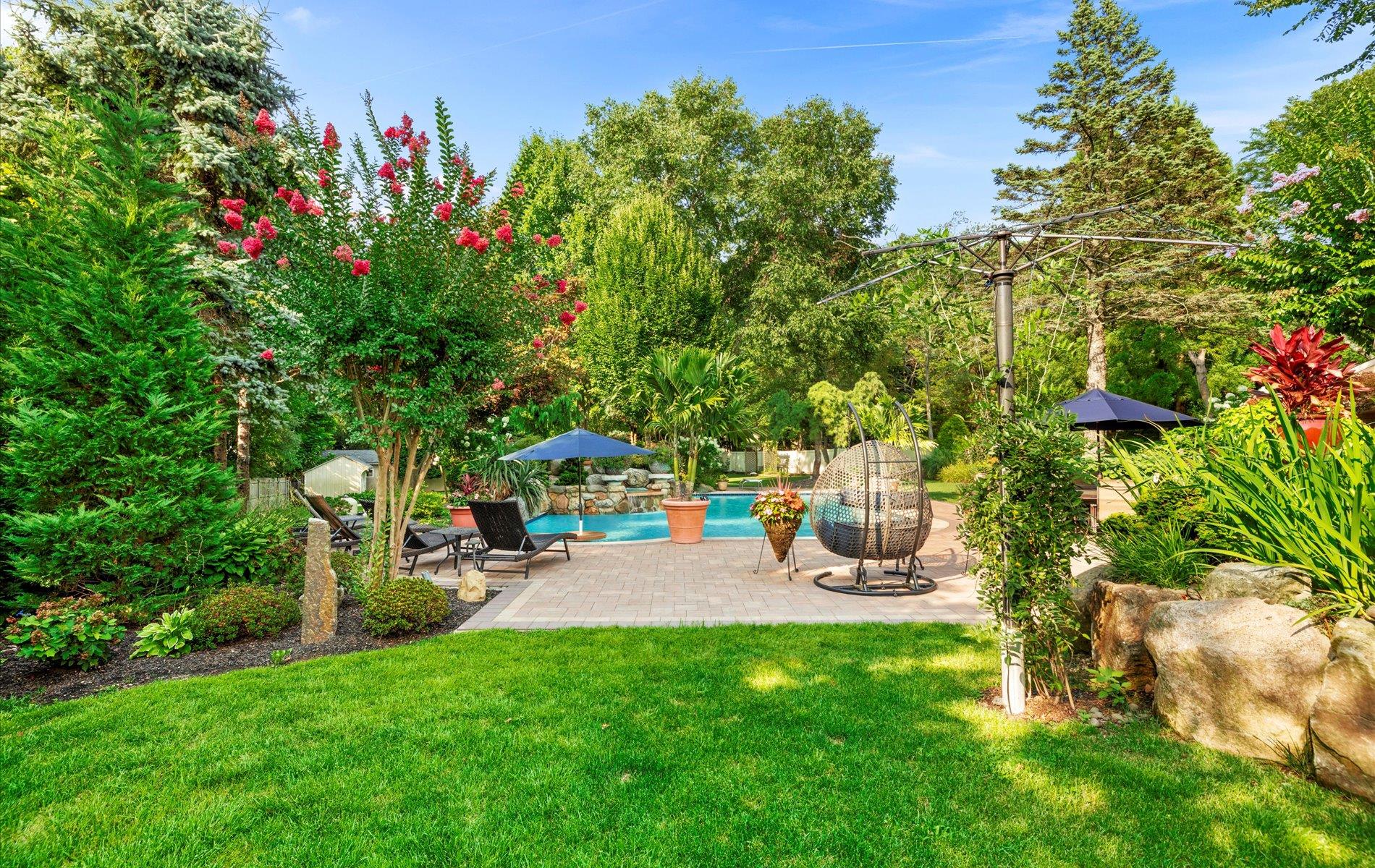 5 Glen Hill Court, Dix Hills, NY 11746