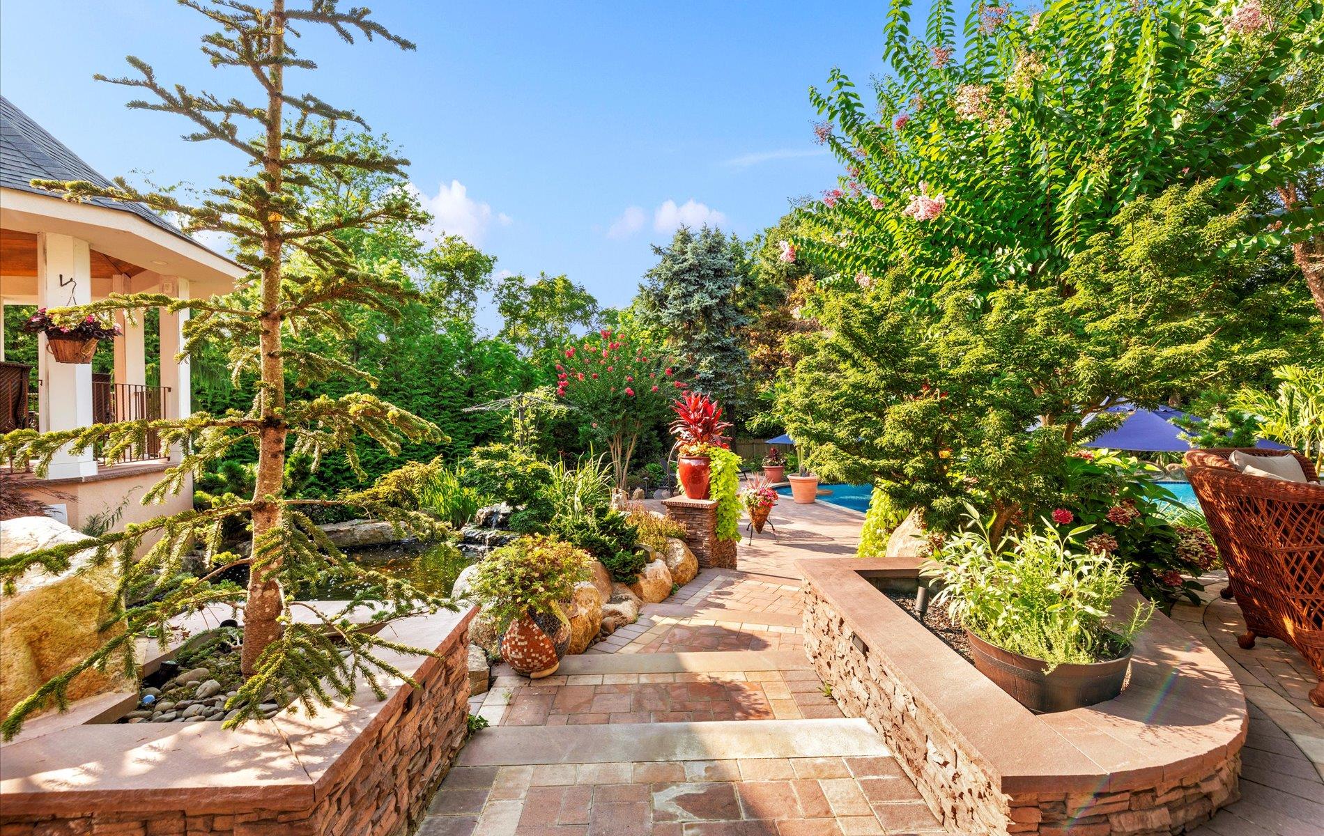 5 Glen Hill Court, Dix Hills, NY 11746