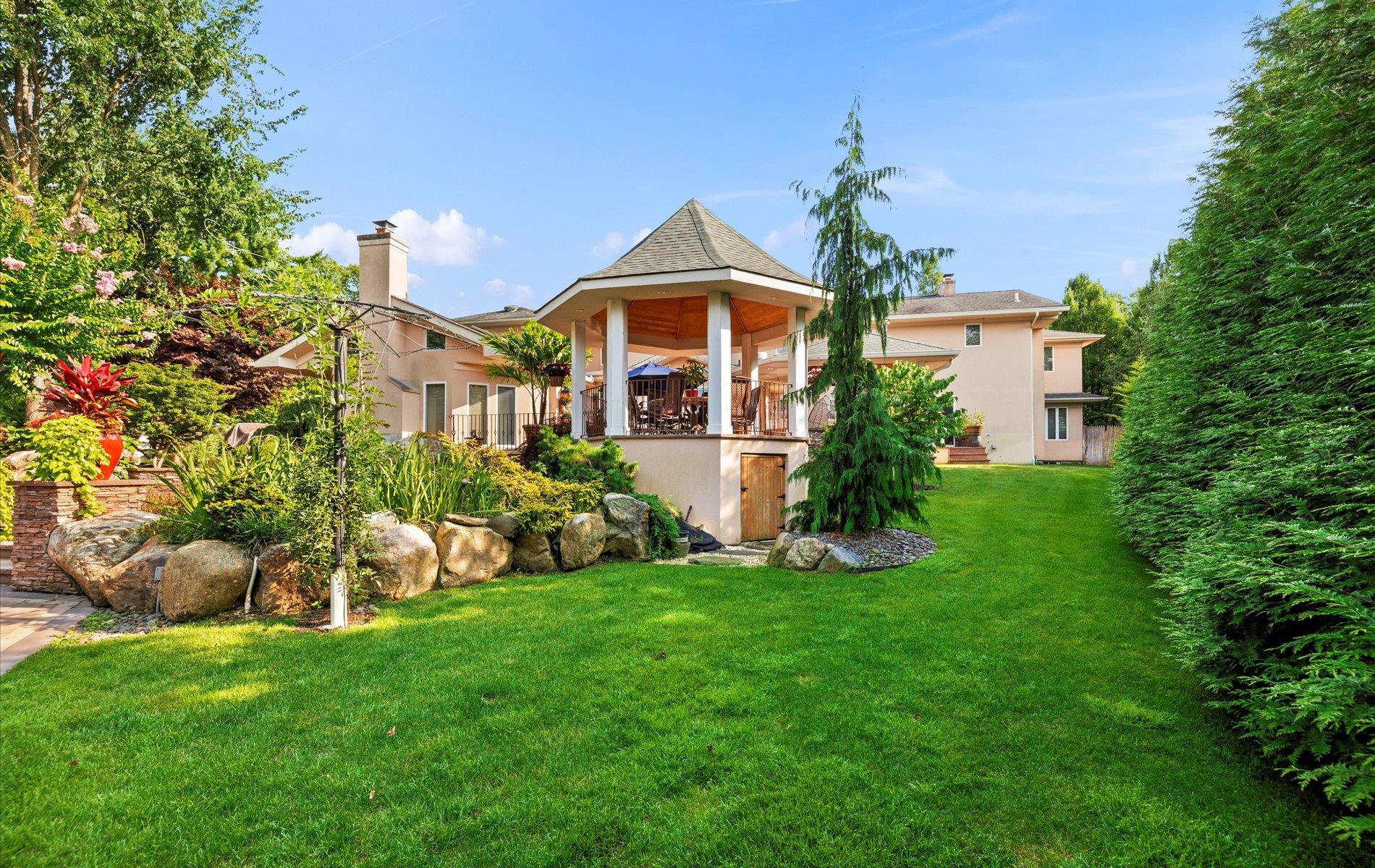 5 Glen Hill Court, Dix Hills, NY 11746