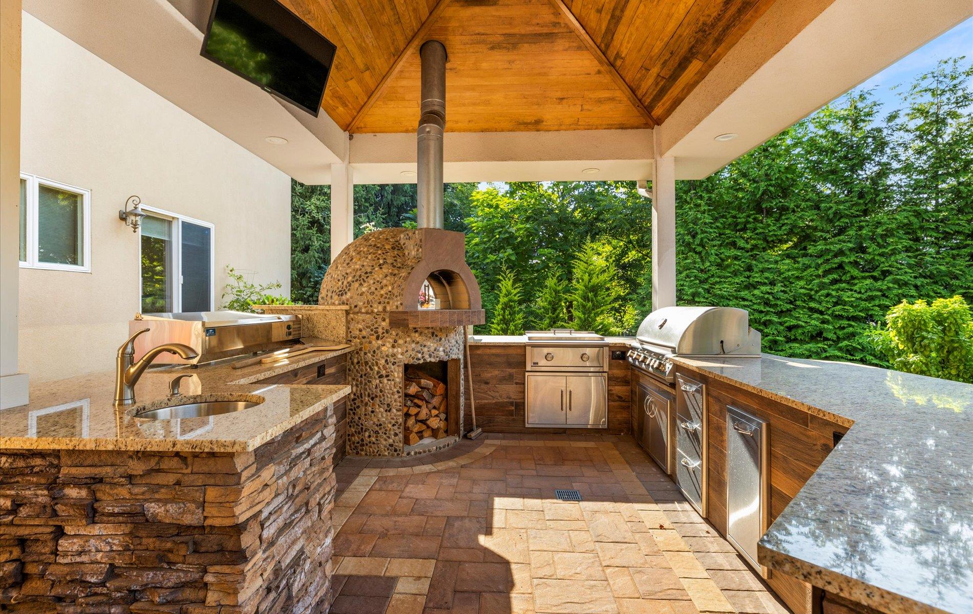 5 Glen Hill Court, Dix Hills, NY 11746