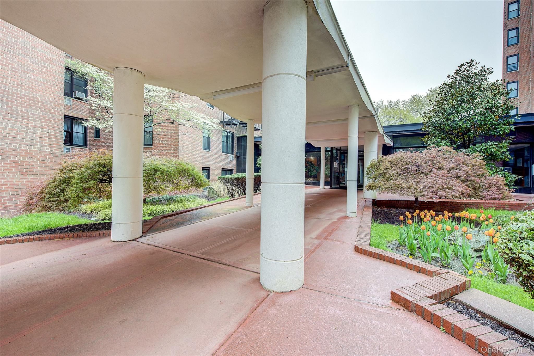 139-15 83rd Ave # 310, Briarwood, NY 11435