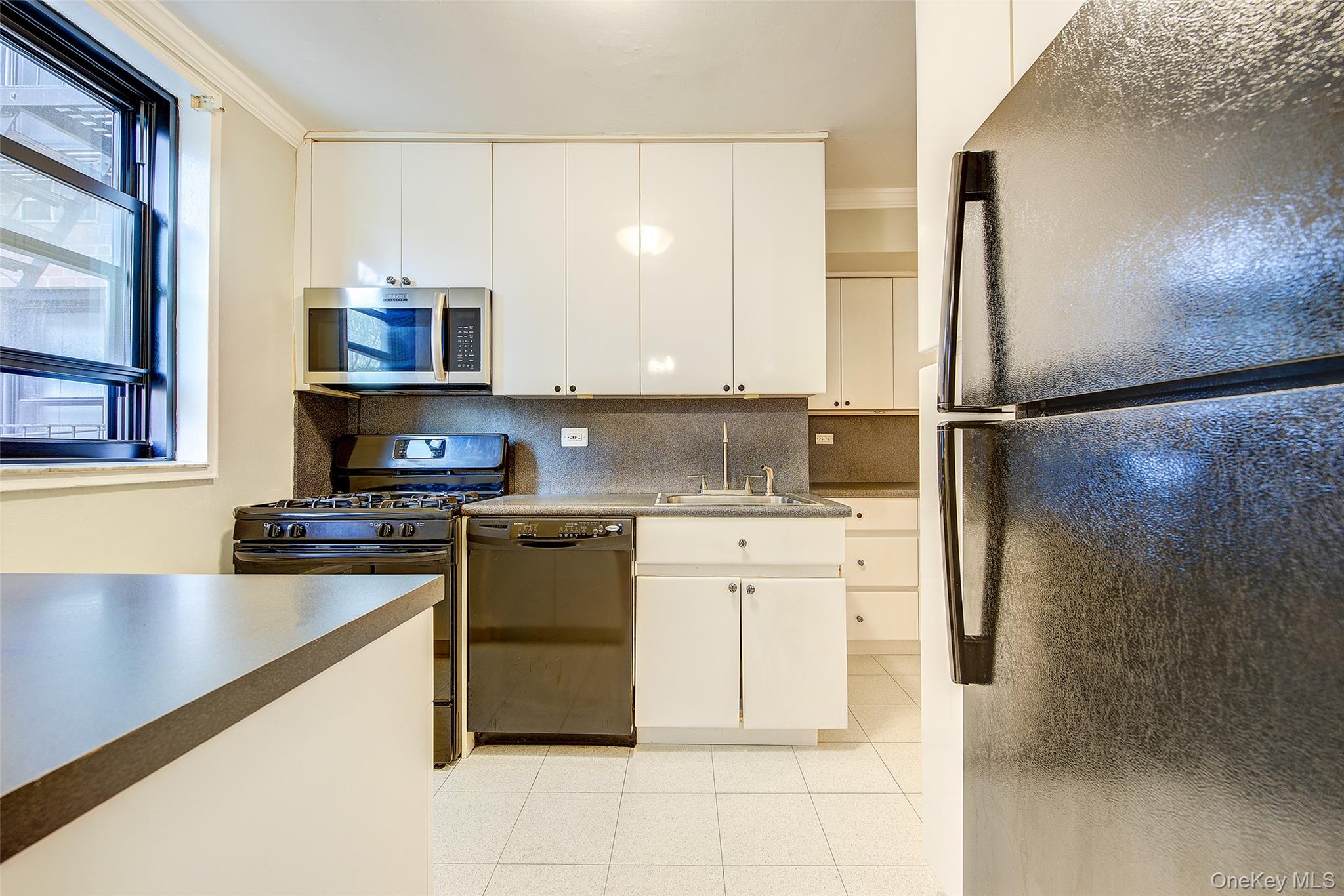 139-15 83rd Ave # 310, Briarwood, NY 11435