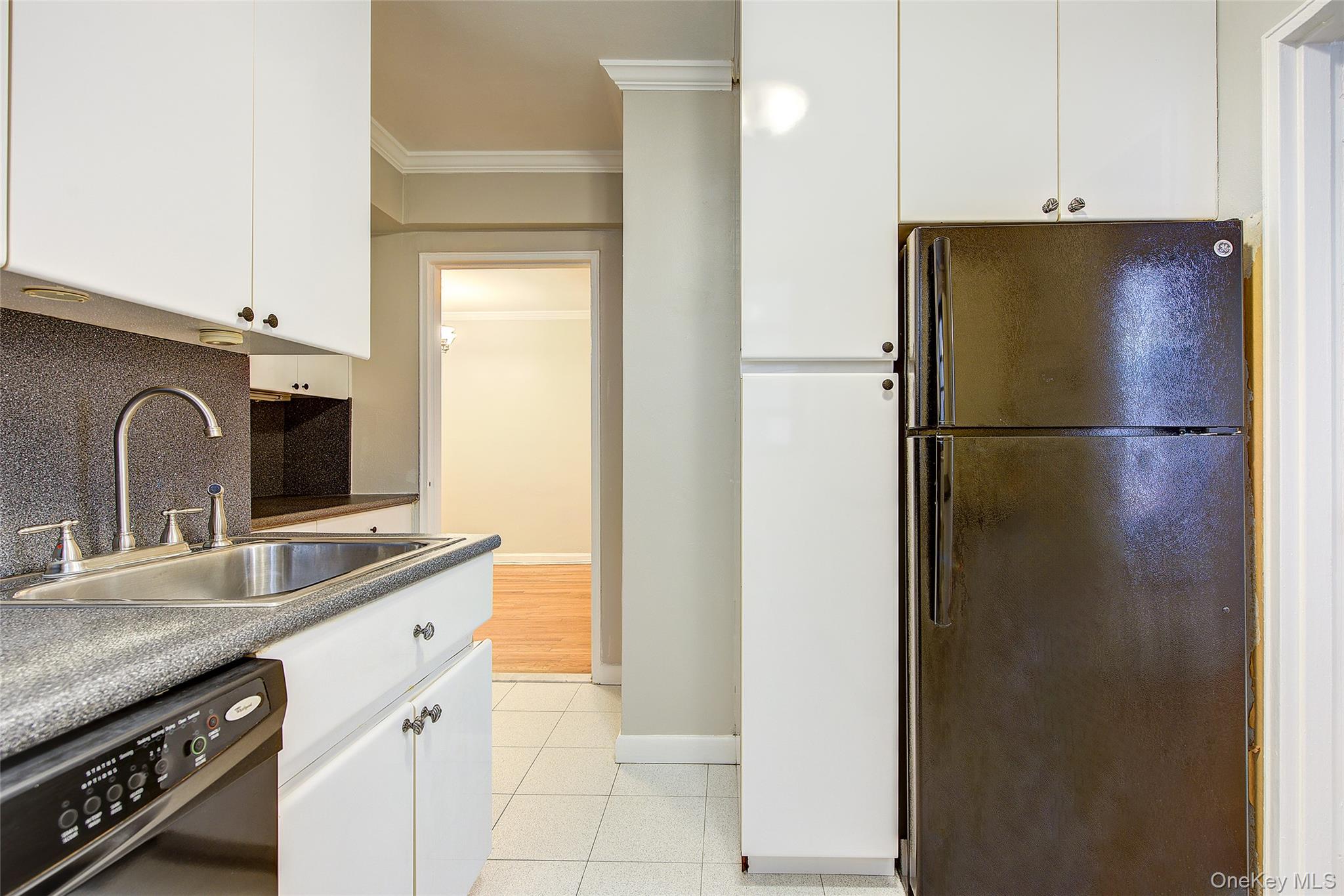 139-15 83rd Ave # 310, Briarwood, NY 11435