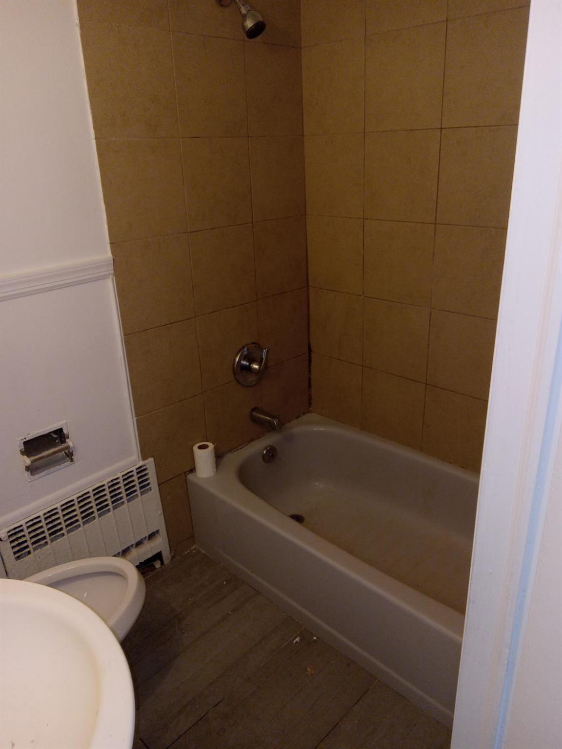 28 Oneill Avenue, Bay Shore, NY 11706