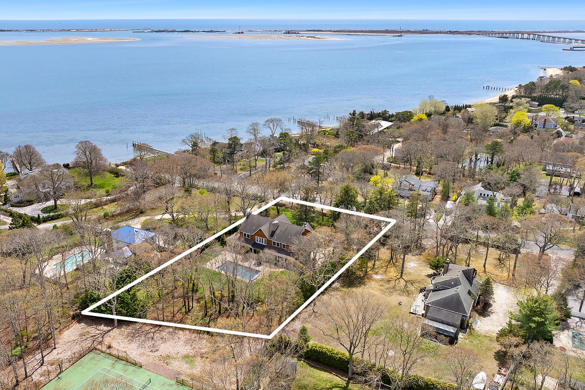 179 Bay Avenue E, Hampton Bays, NY 11946