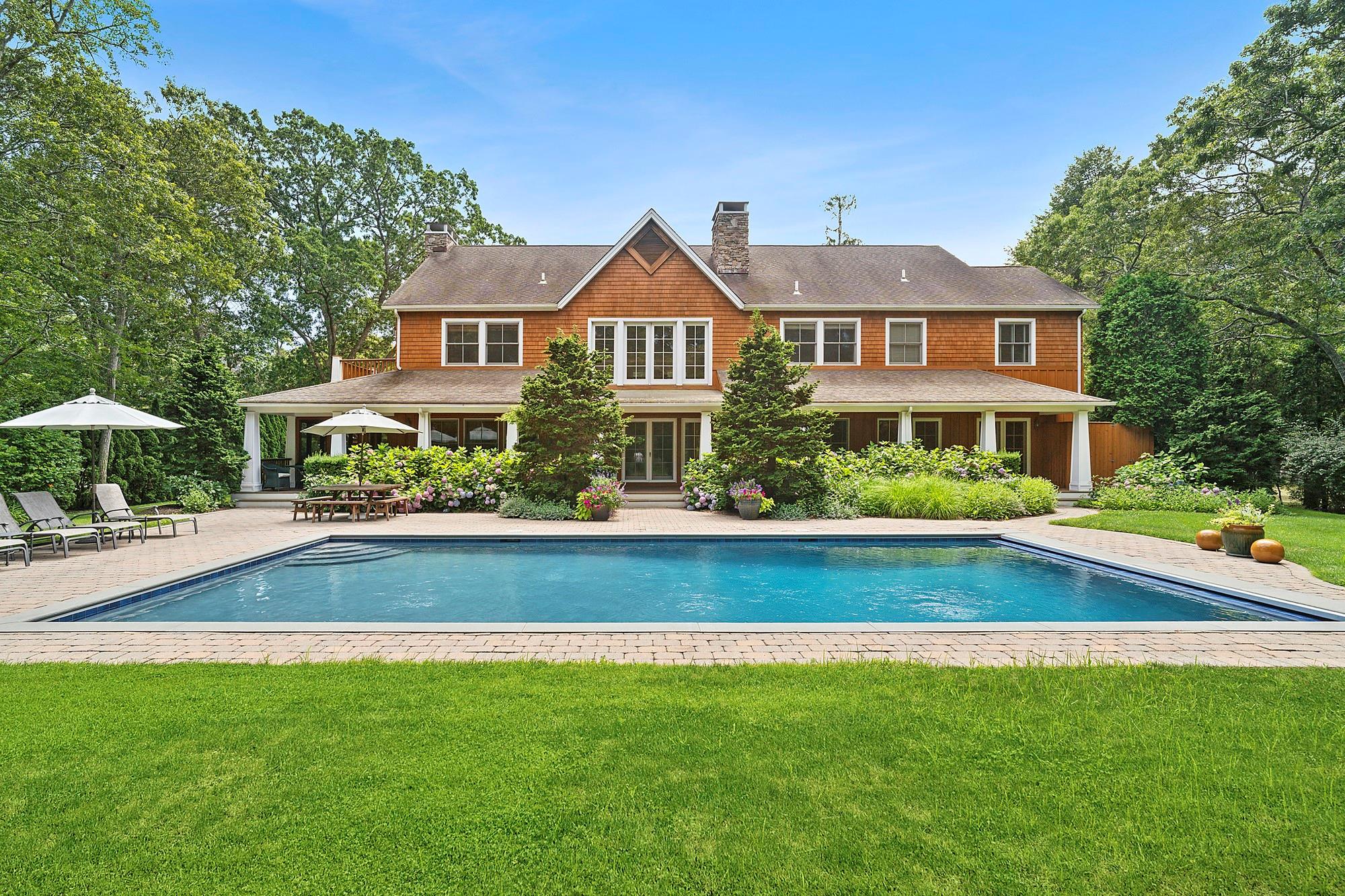 179 Bay Avenue E, Hampton Bays, NY 11946